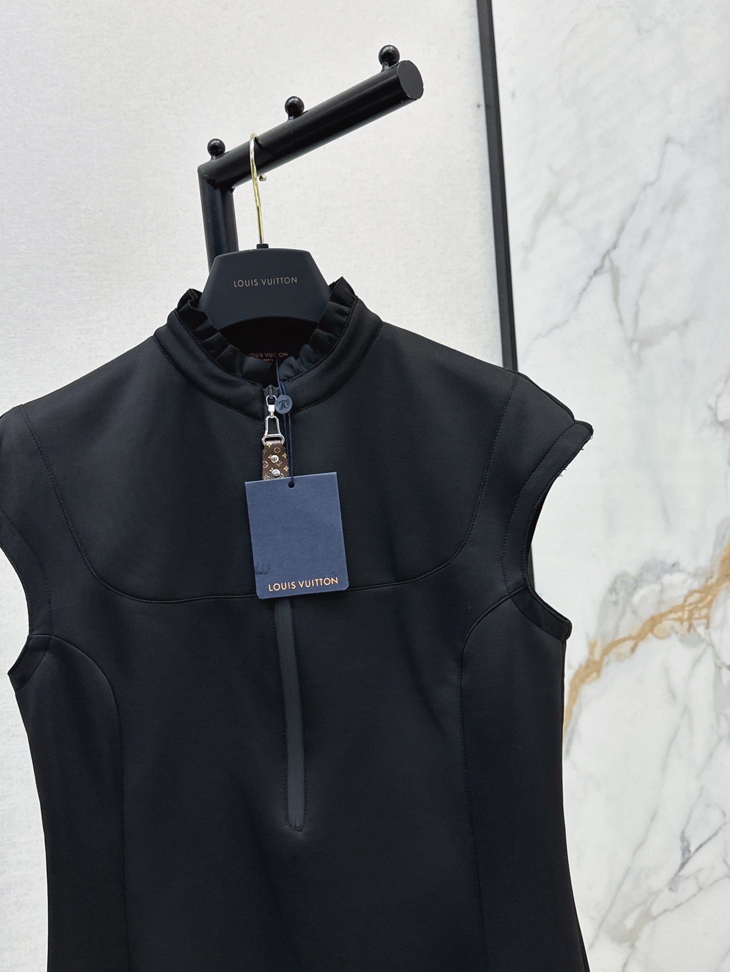 L 25ss sleeveless dress