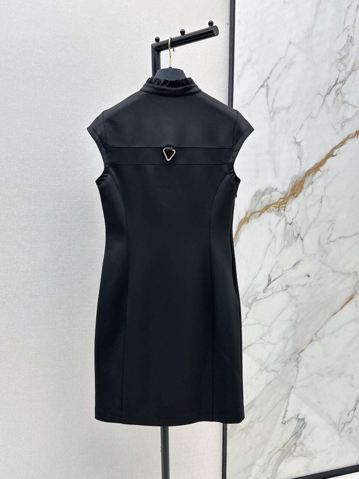 L 25ss sleeveless dress