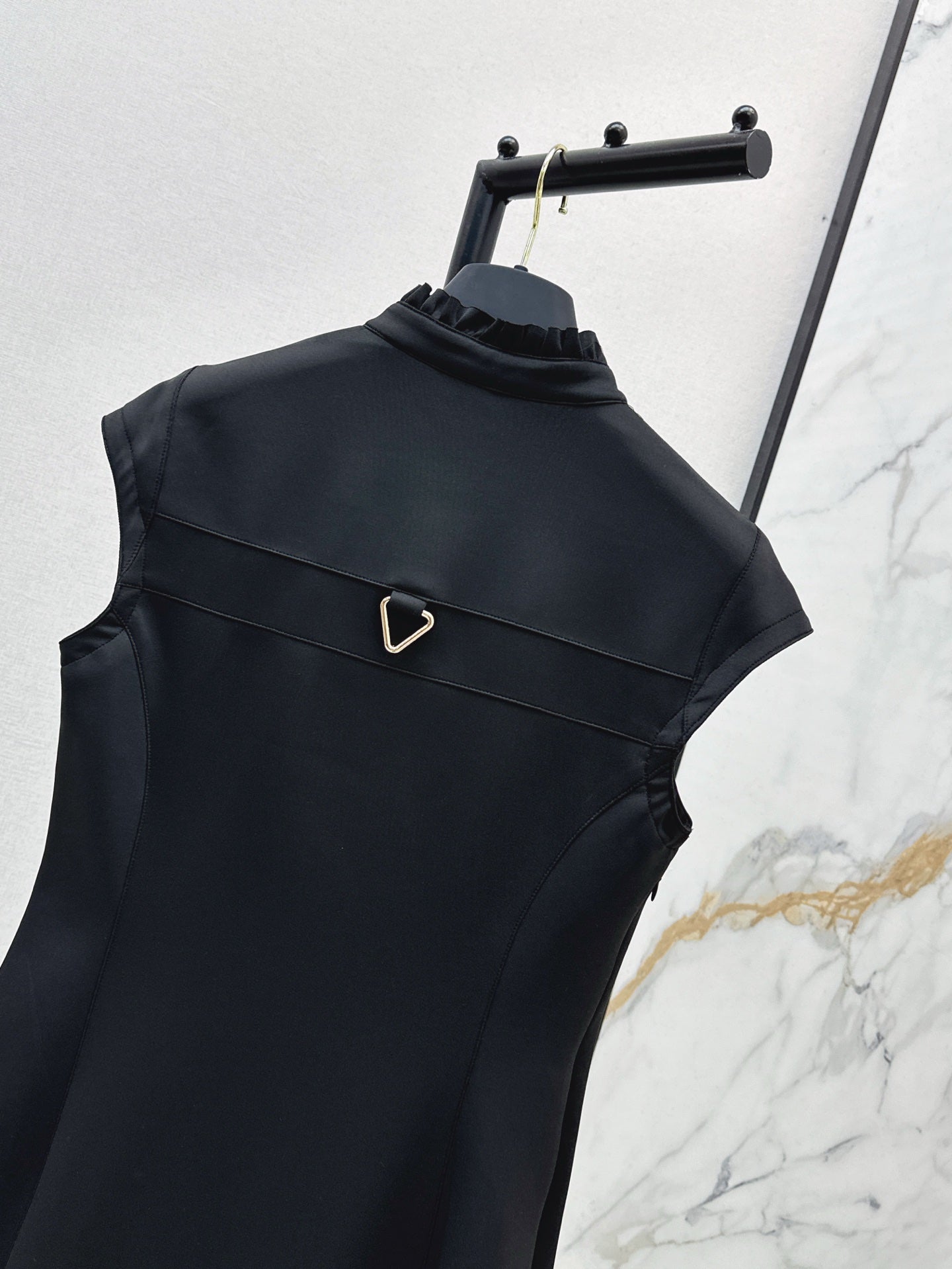 L 25ss sleeveless dress