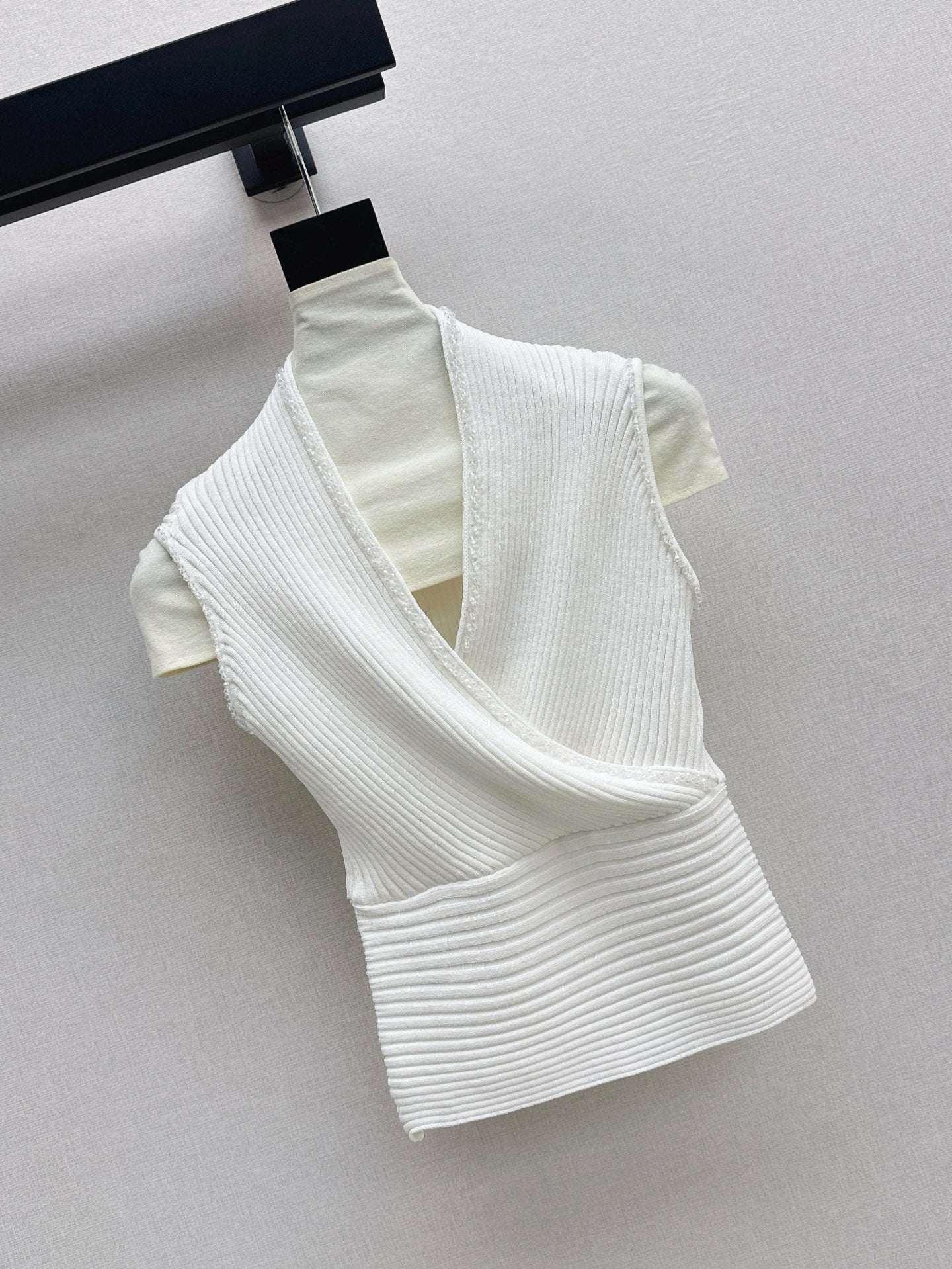 CD 25ss V-neck knit shirt