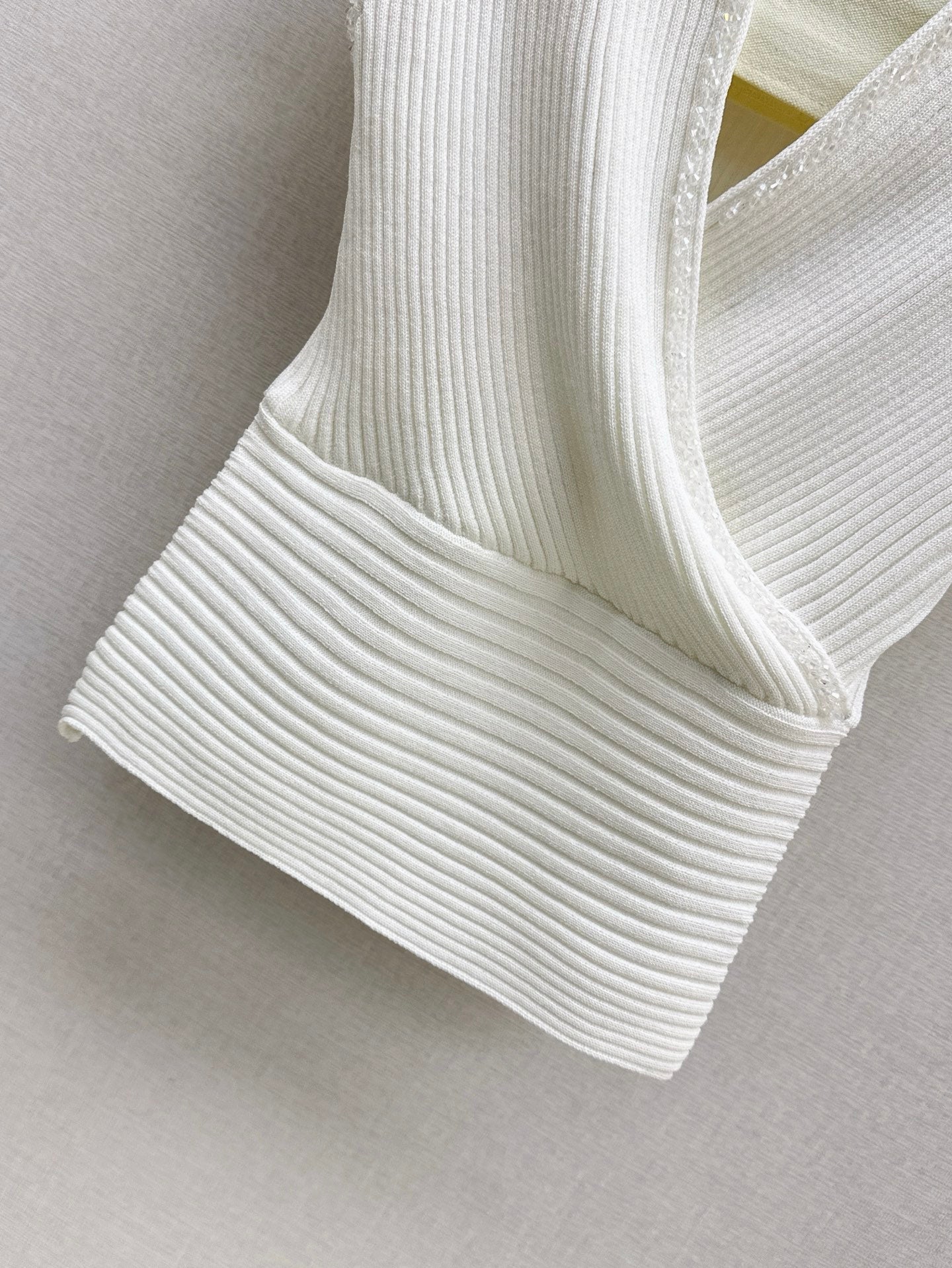CD 25ss V-neck knit shirt