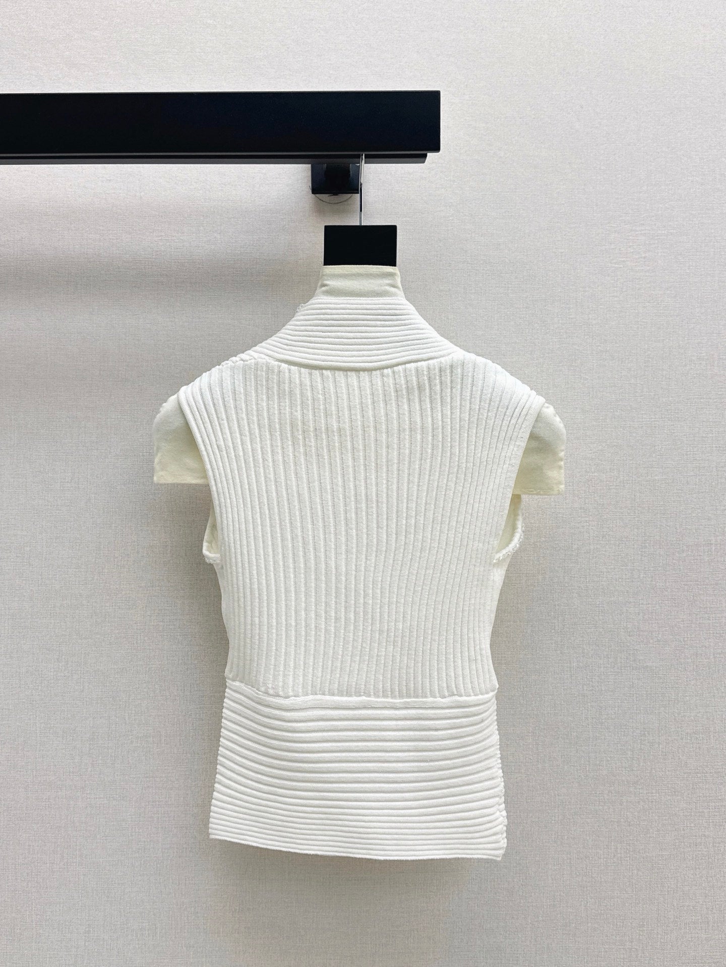 CD 25ss V-neck knit shirt