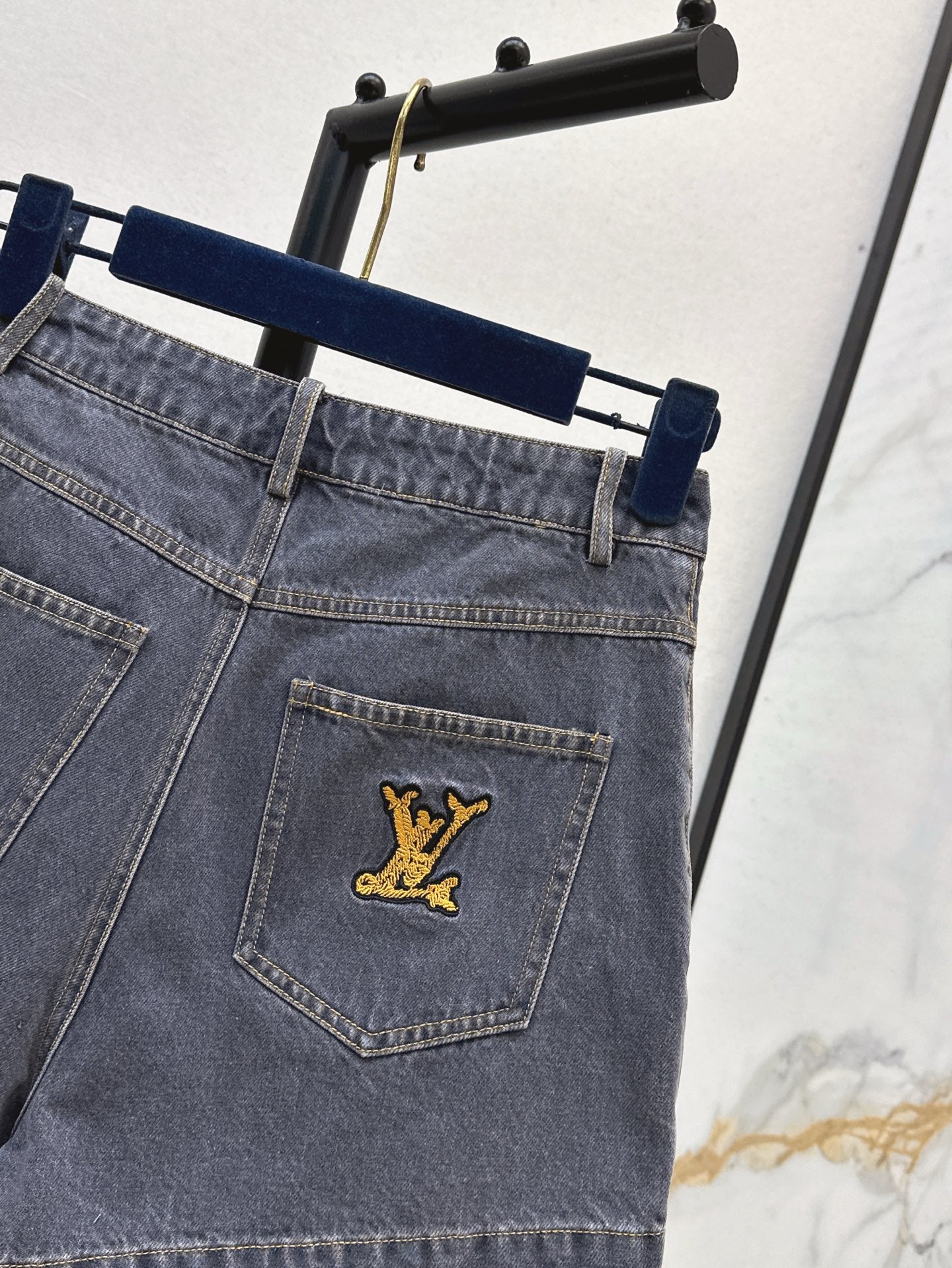 Lou 25ss embroidered short