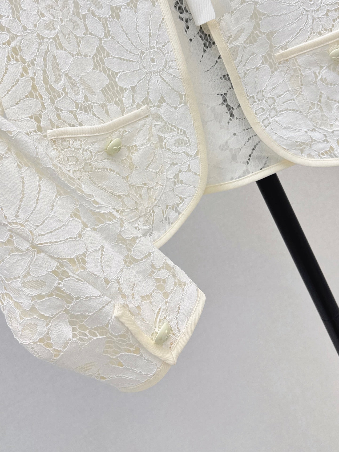 Celi 25ss lace hollow jacket