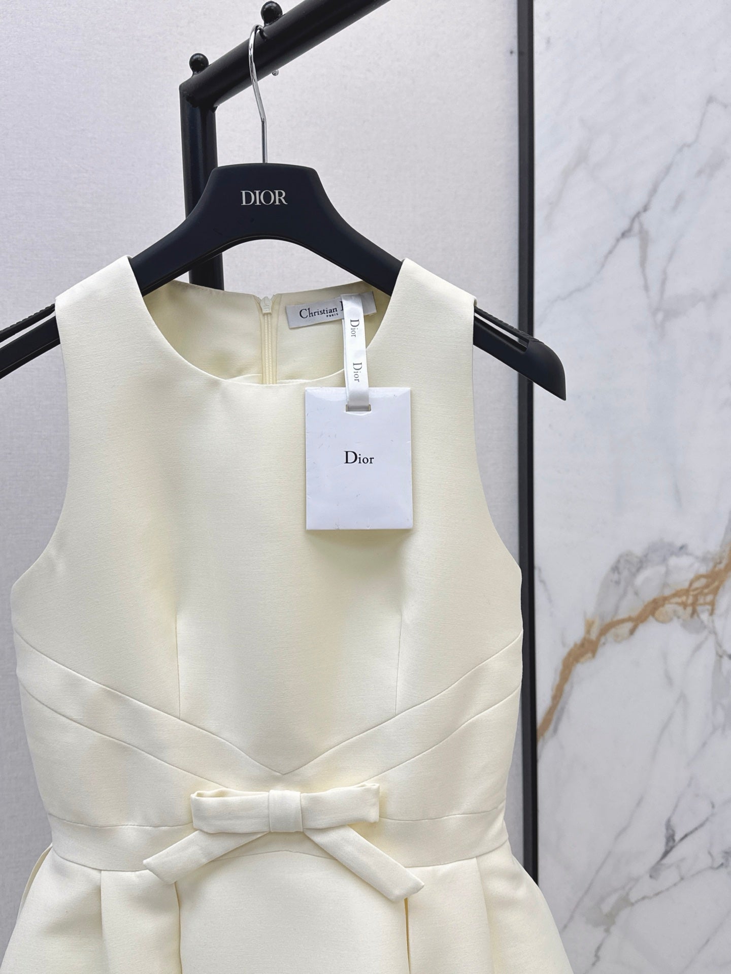 CD 25SS sleeveless dress