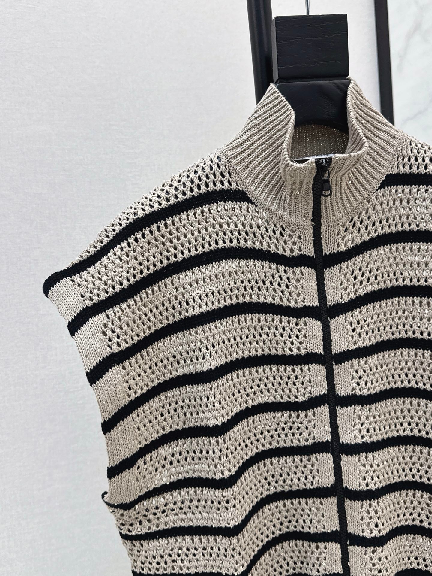 Bottega 25ss Linen hollow vest