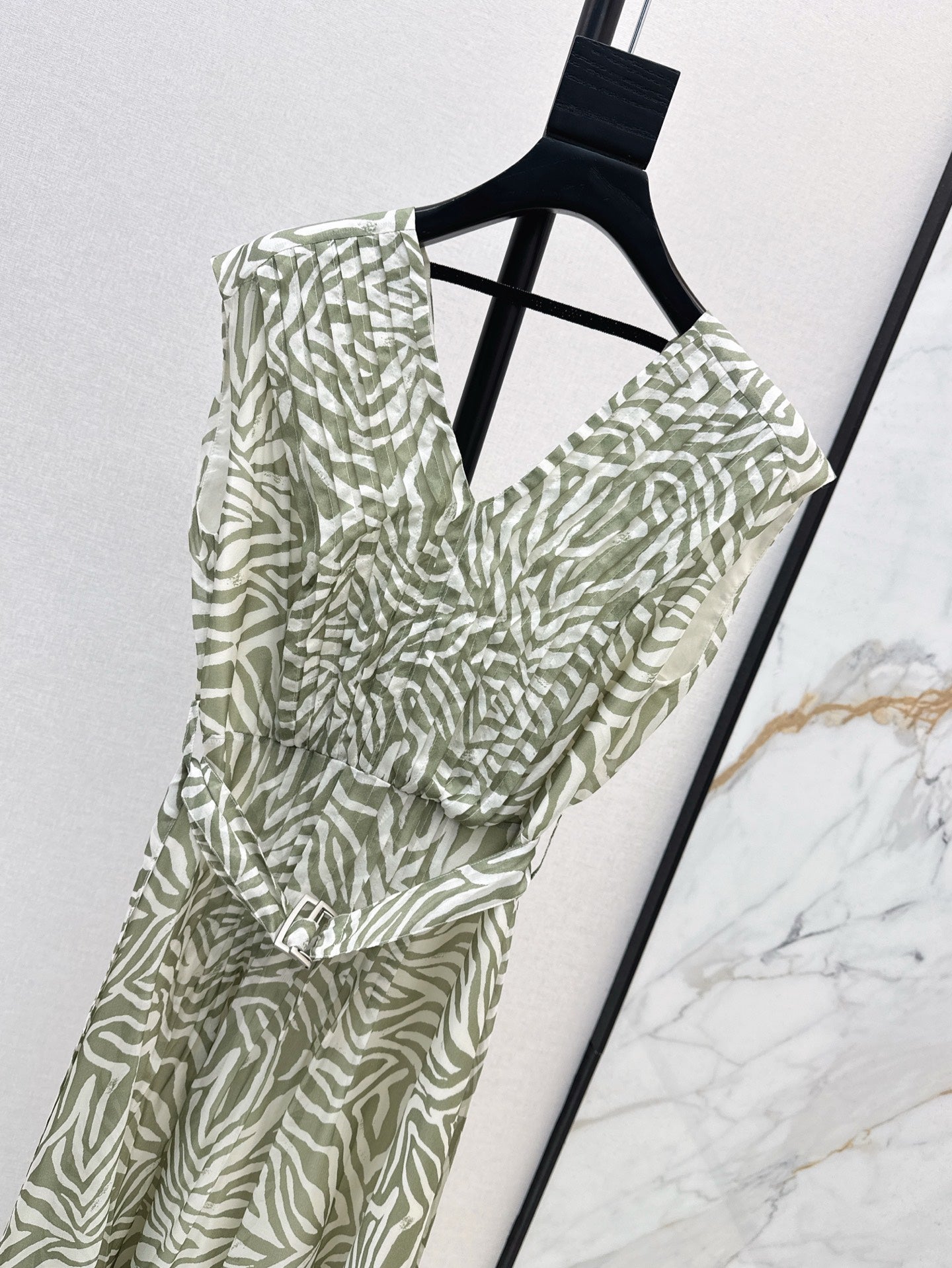 Brune 25ss Silk sleeveless dress