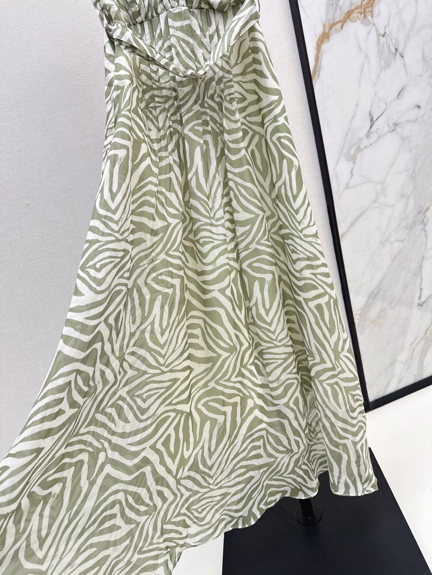 Brune 25ss Silk sleeveless dress