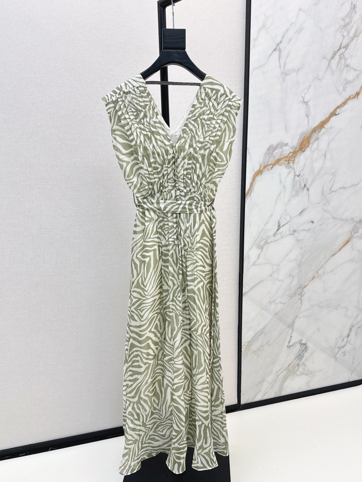 Brune 25ss Silk sleeveless dress