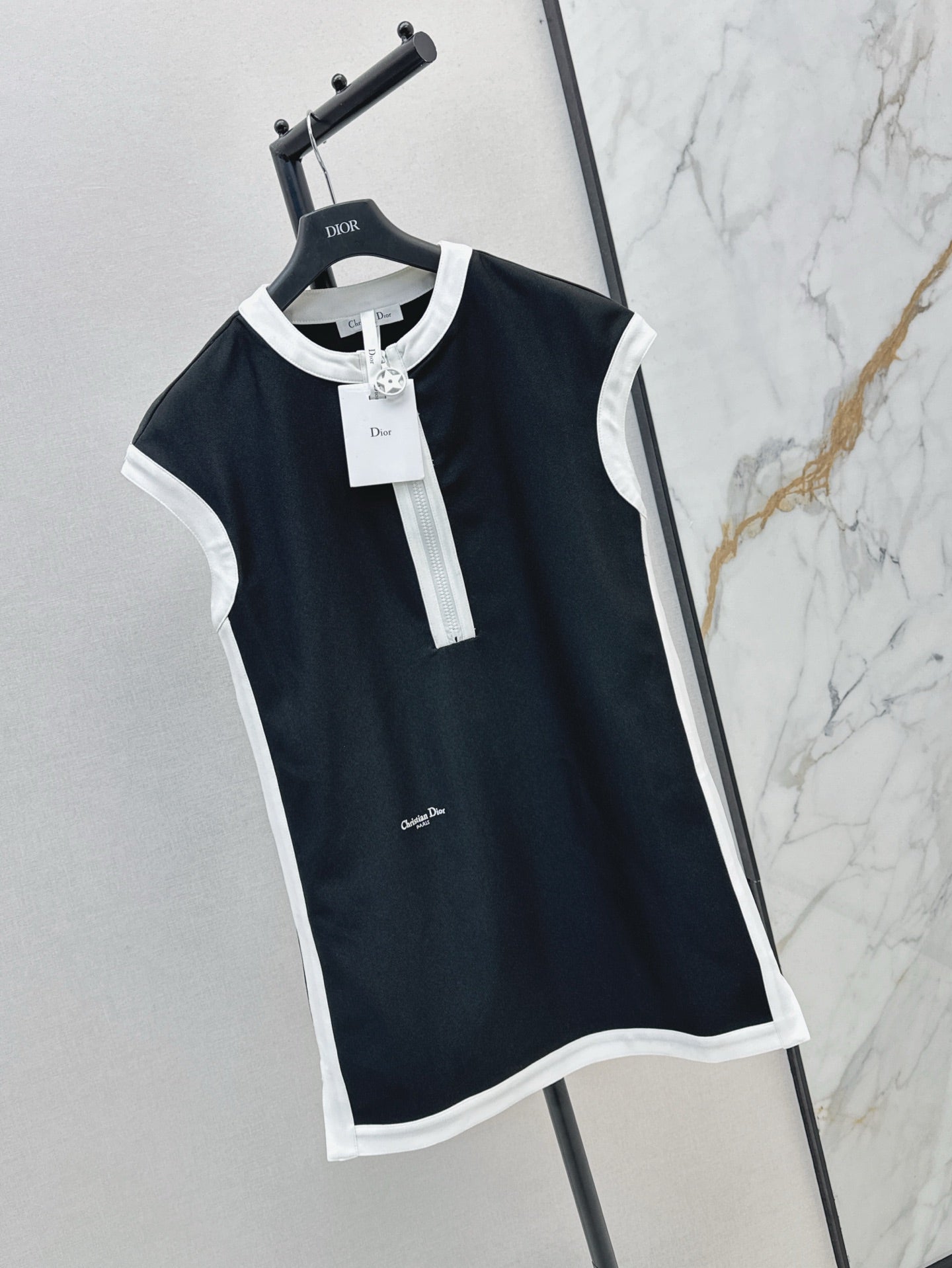 CD 25SS sleeveless dress