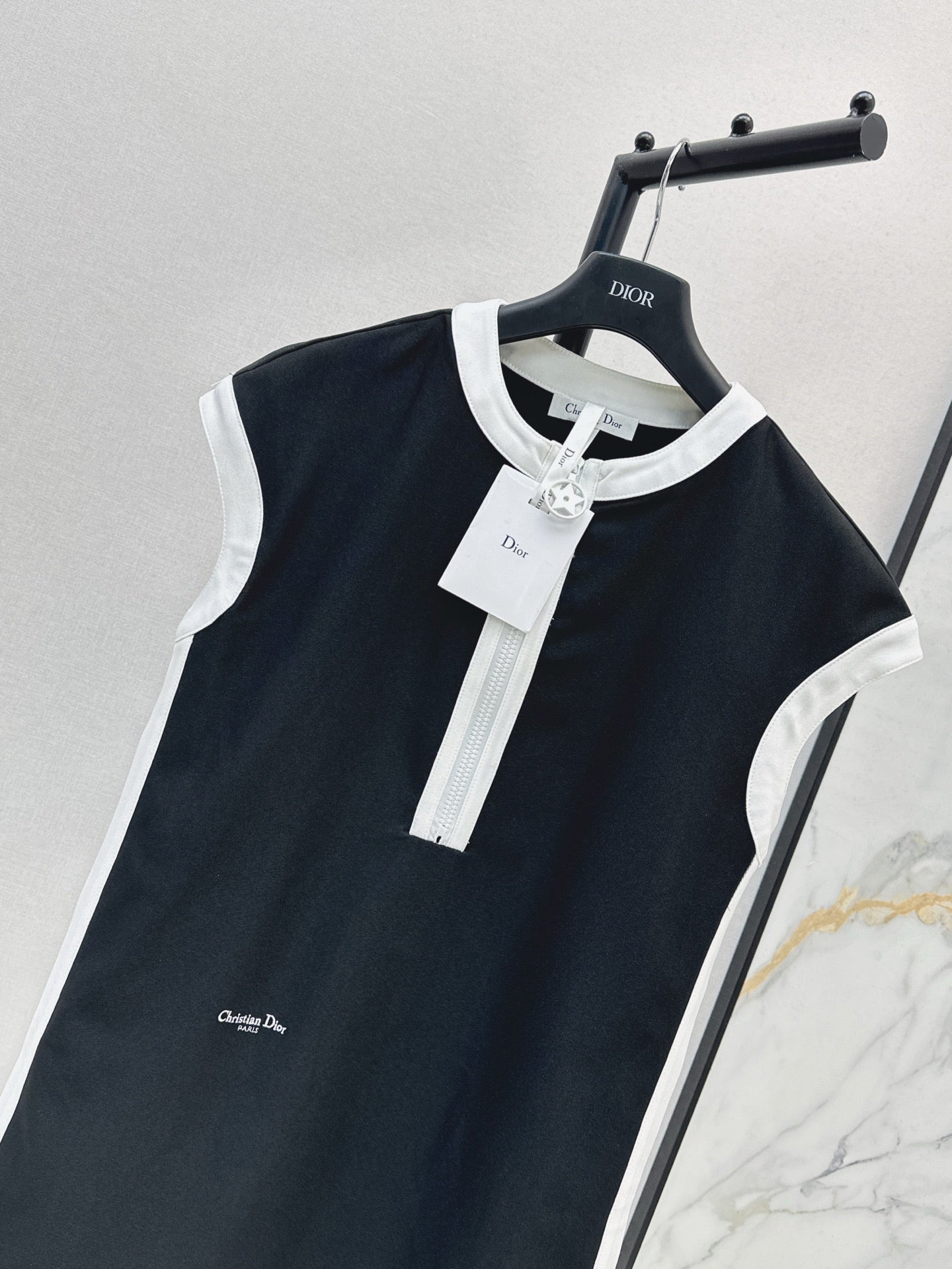 CD 25SS sleeveless dress