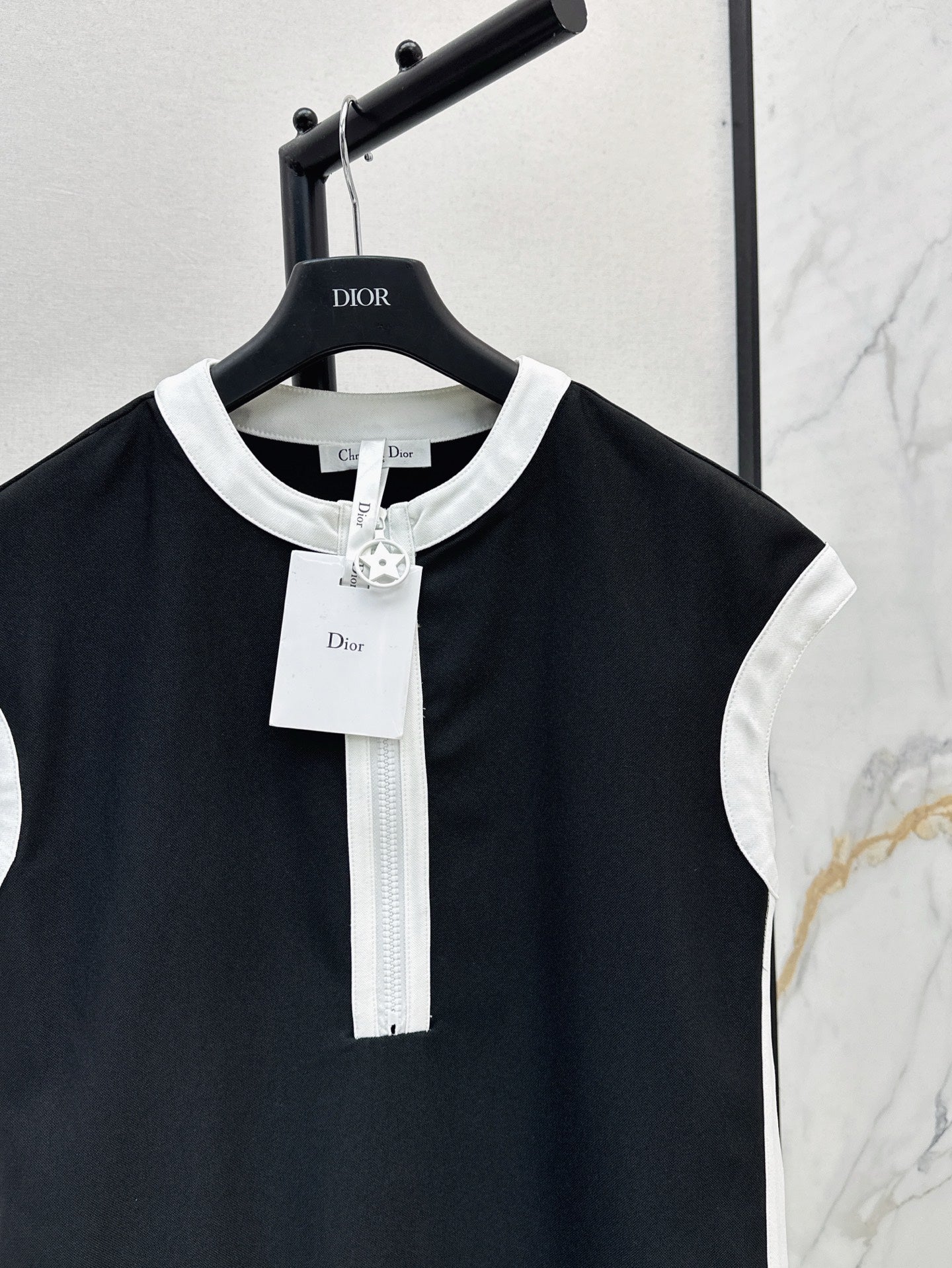 CD 25SS sleeveless dress