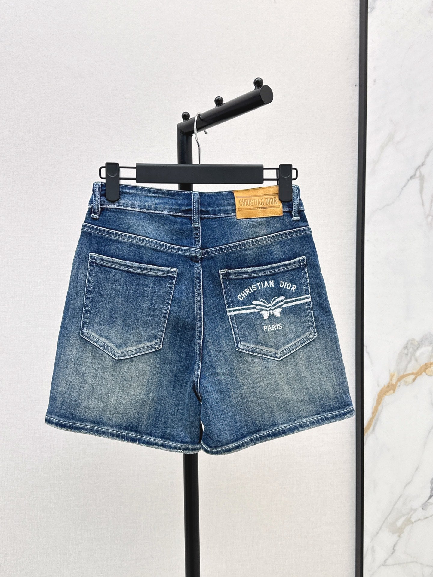 CD 25ss embroidered short