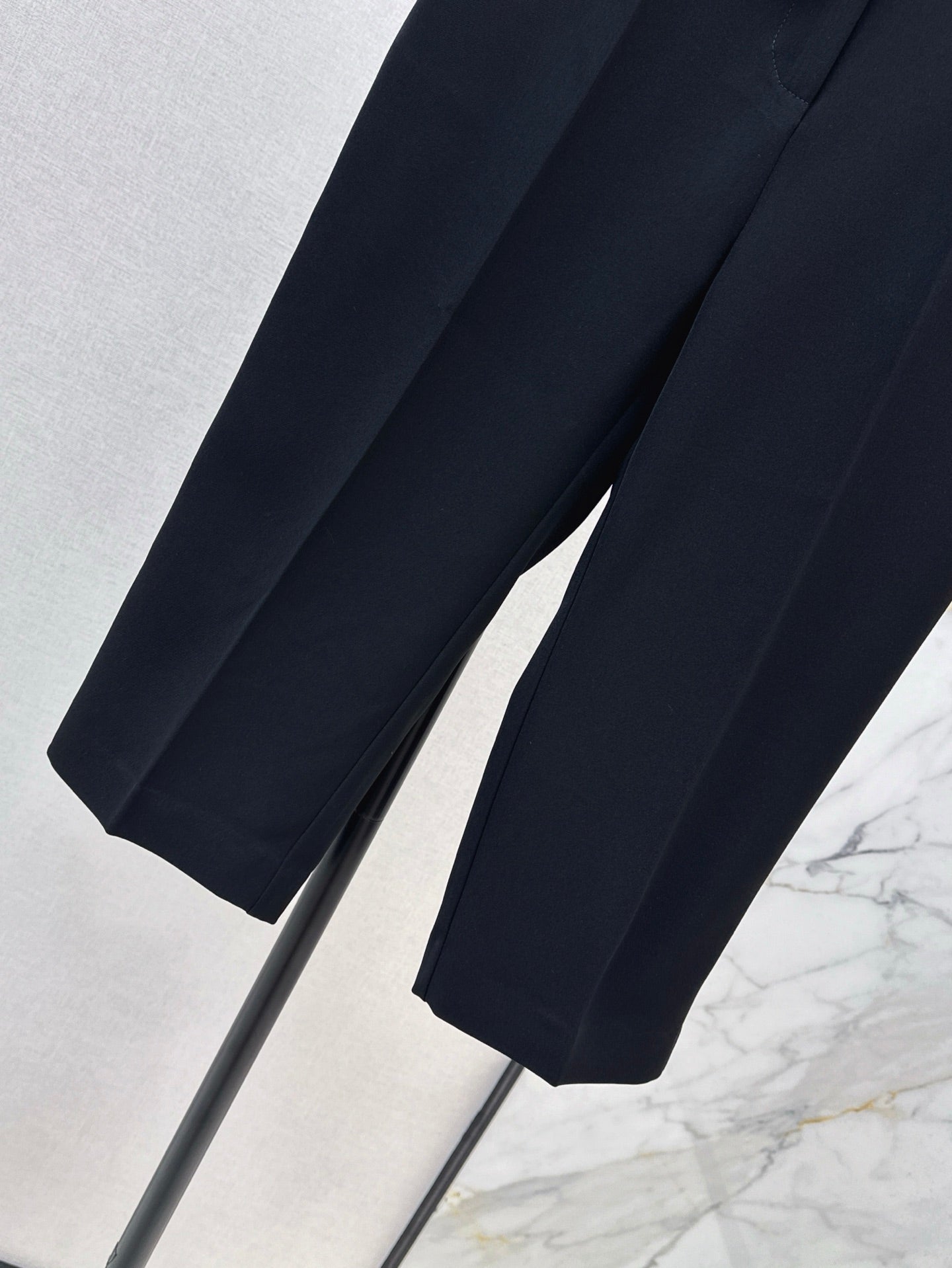 Louis 25ss capri pants