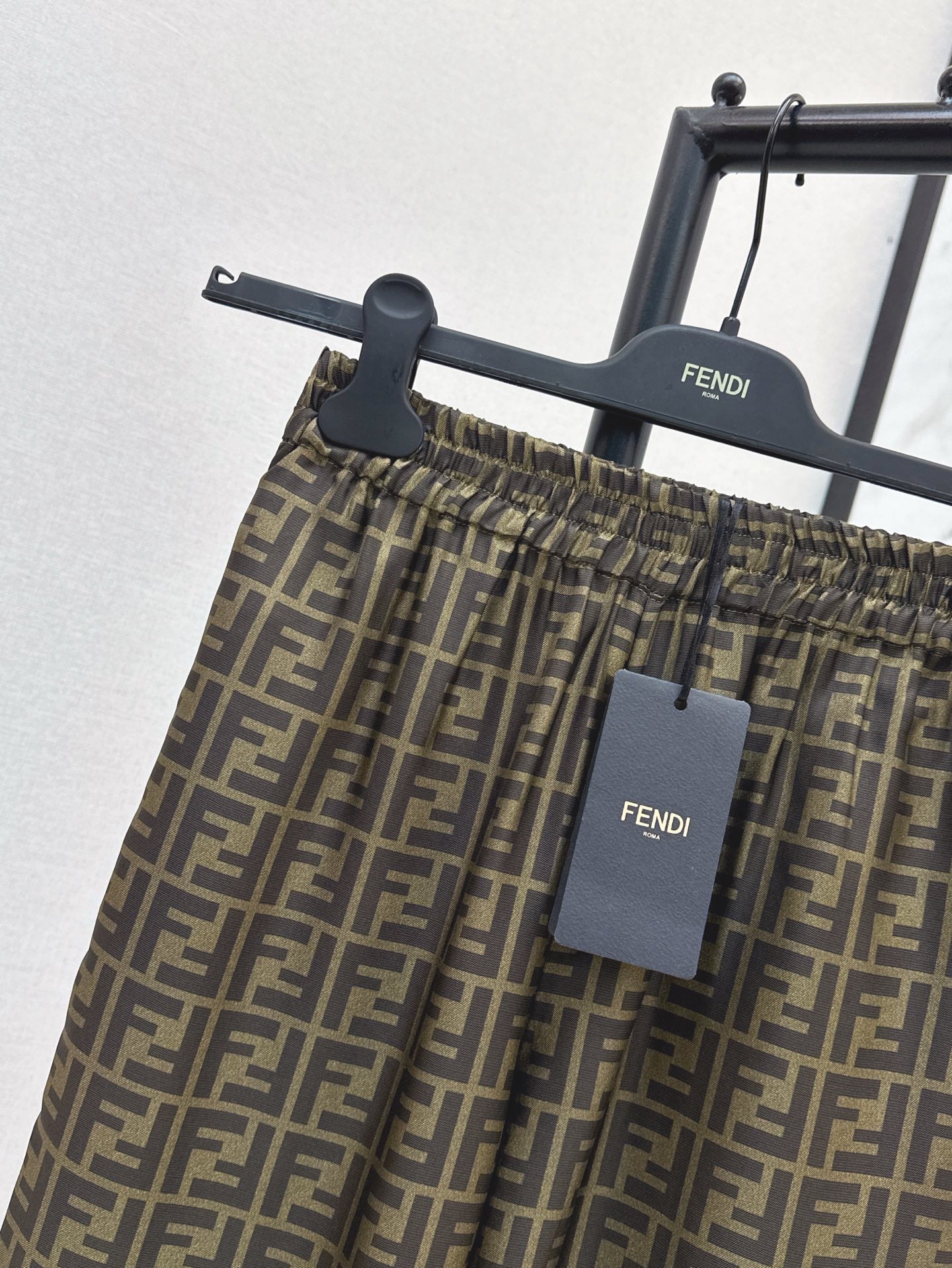 Fen 25ss silk pants