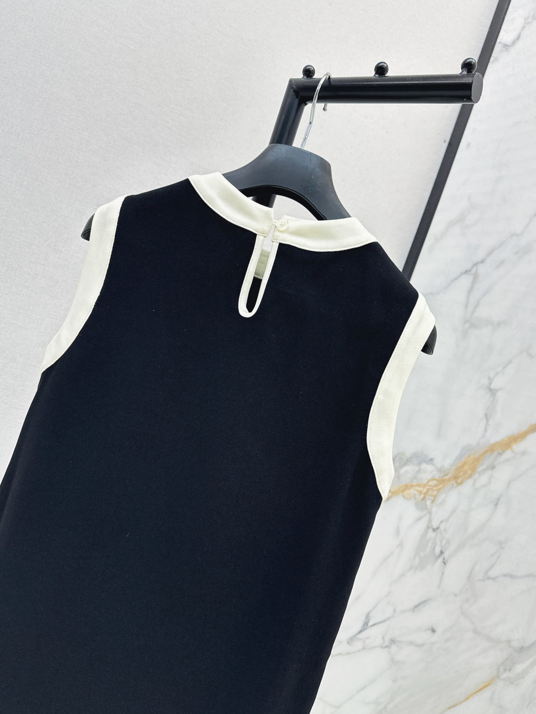 CD 25ss sleeveless dress
