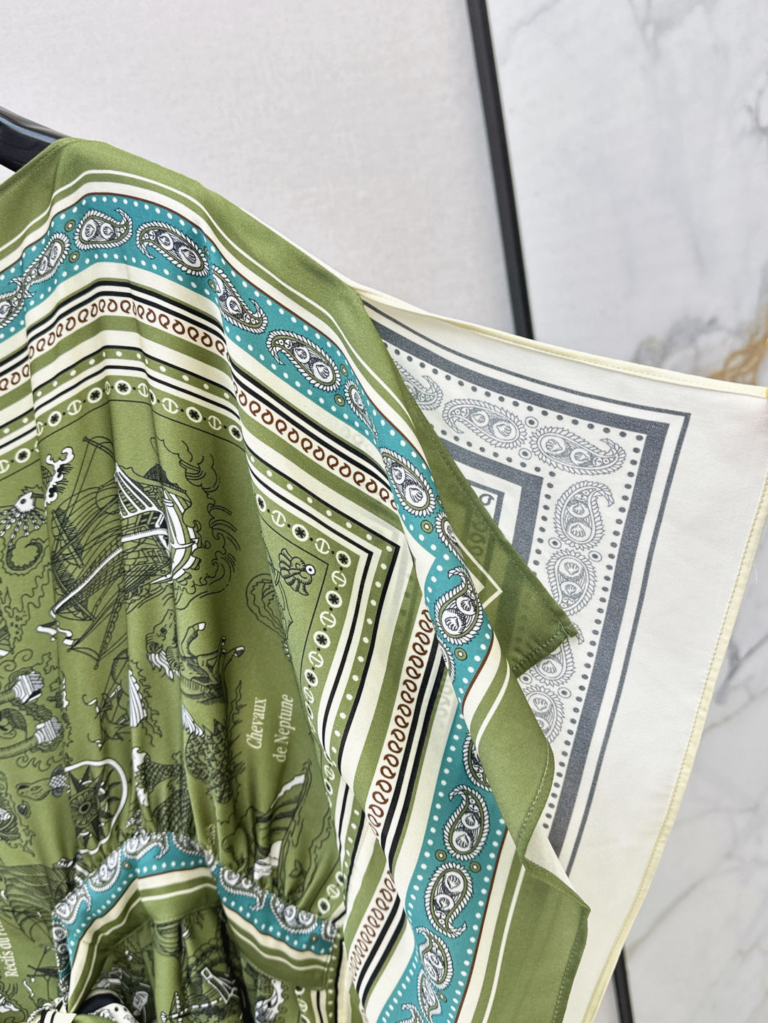 Loro 25ss silk cape top