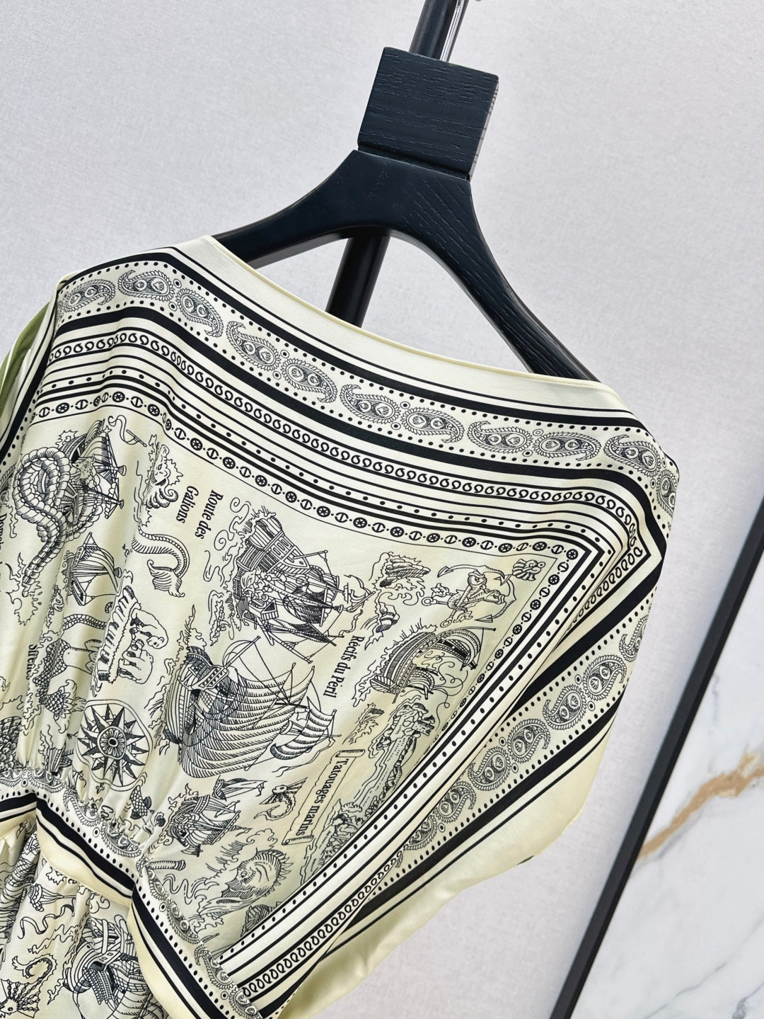 Loro 25ss silk cape top