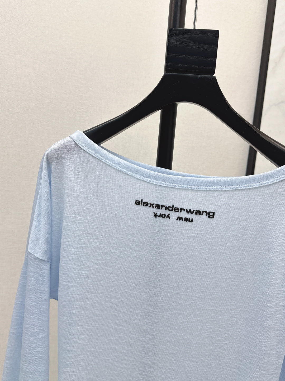 Wang 25ss off-shoulder shirt