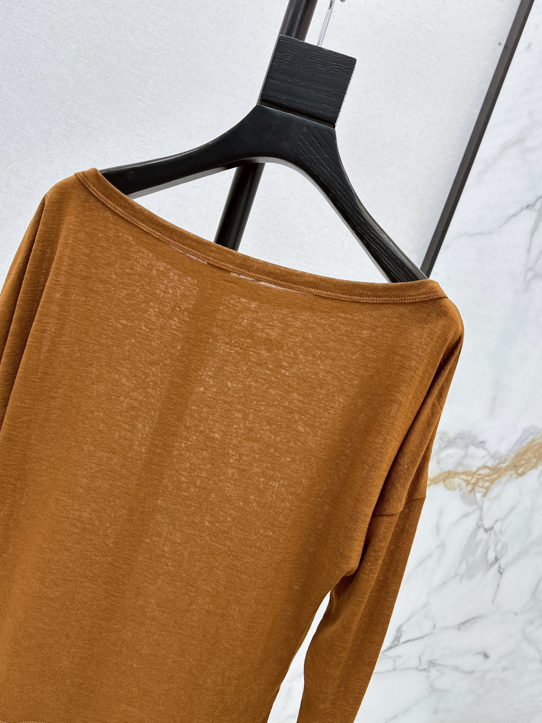 Wang 25ss off-shoulder shirt