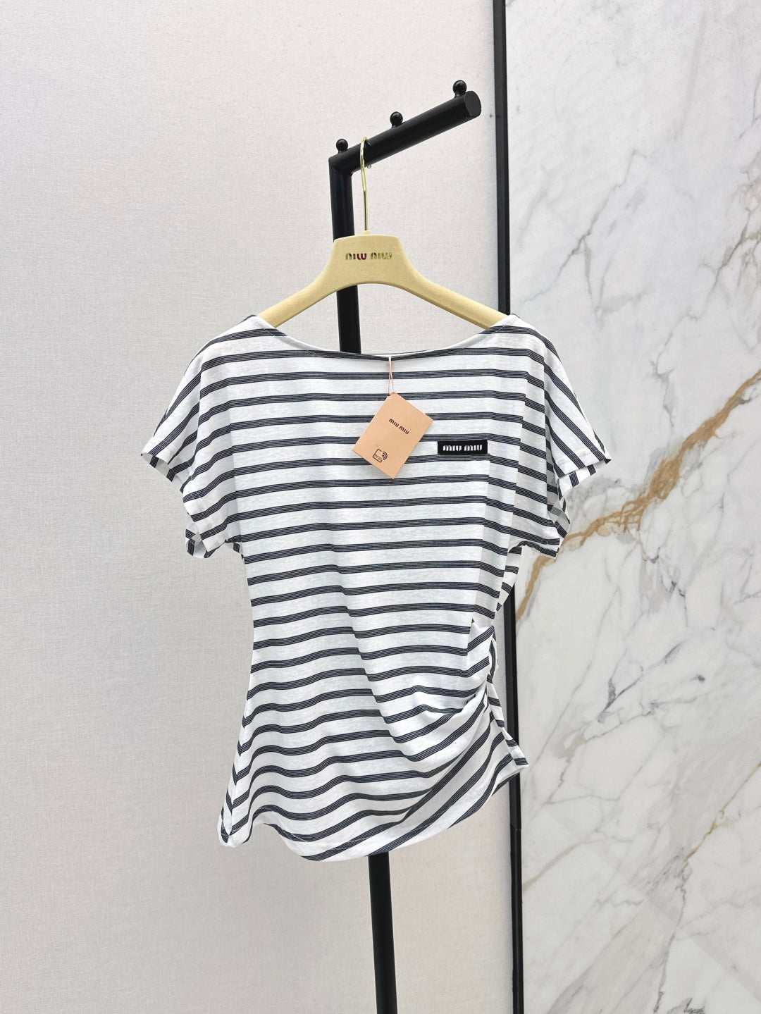 Miu 25ss off-shoulder t-shirt