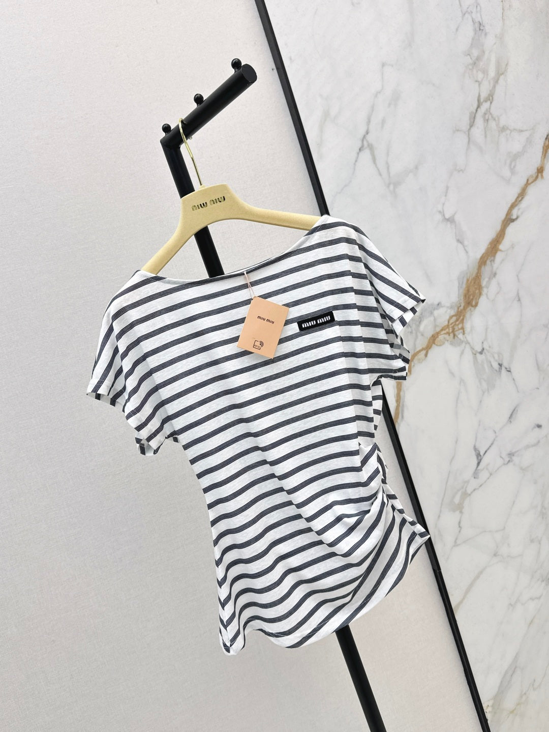 Miu 25ss off-shoulder t-shirt