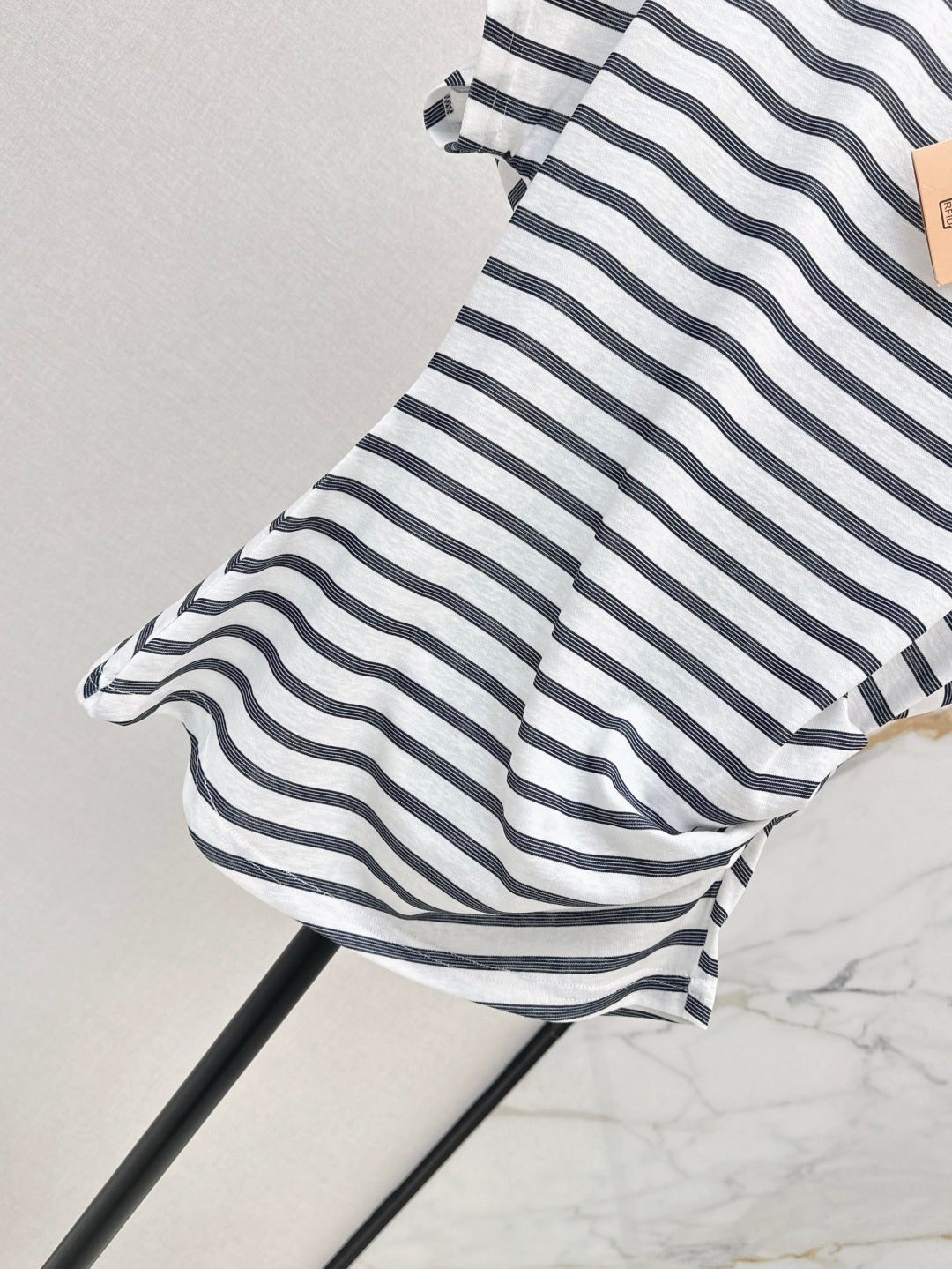 Miu 25ss off-shoulder t-shirt