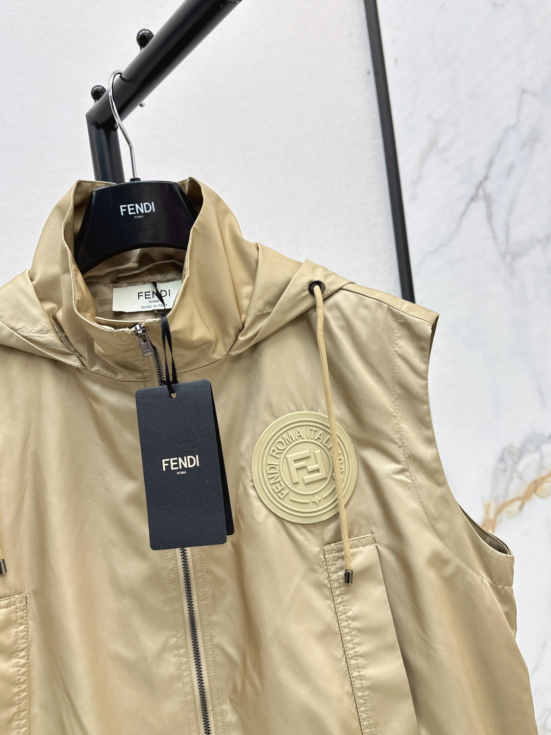 Fend 25ss sleeveless jacket
