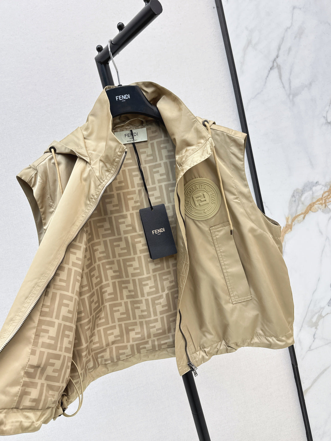 Fend 25ss sleeveless jacket