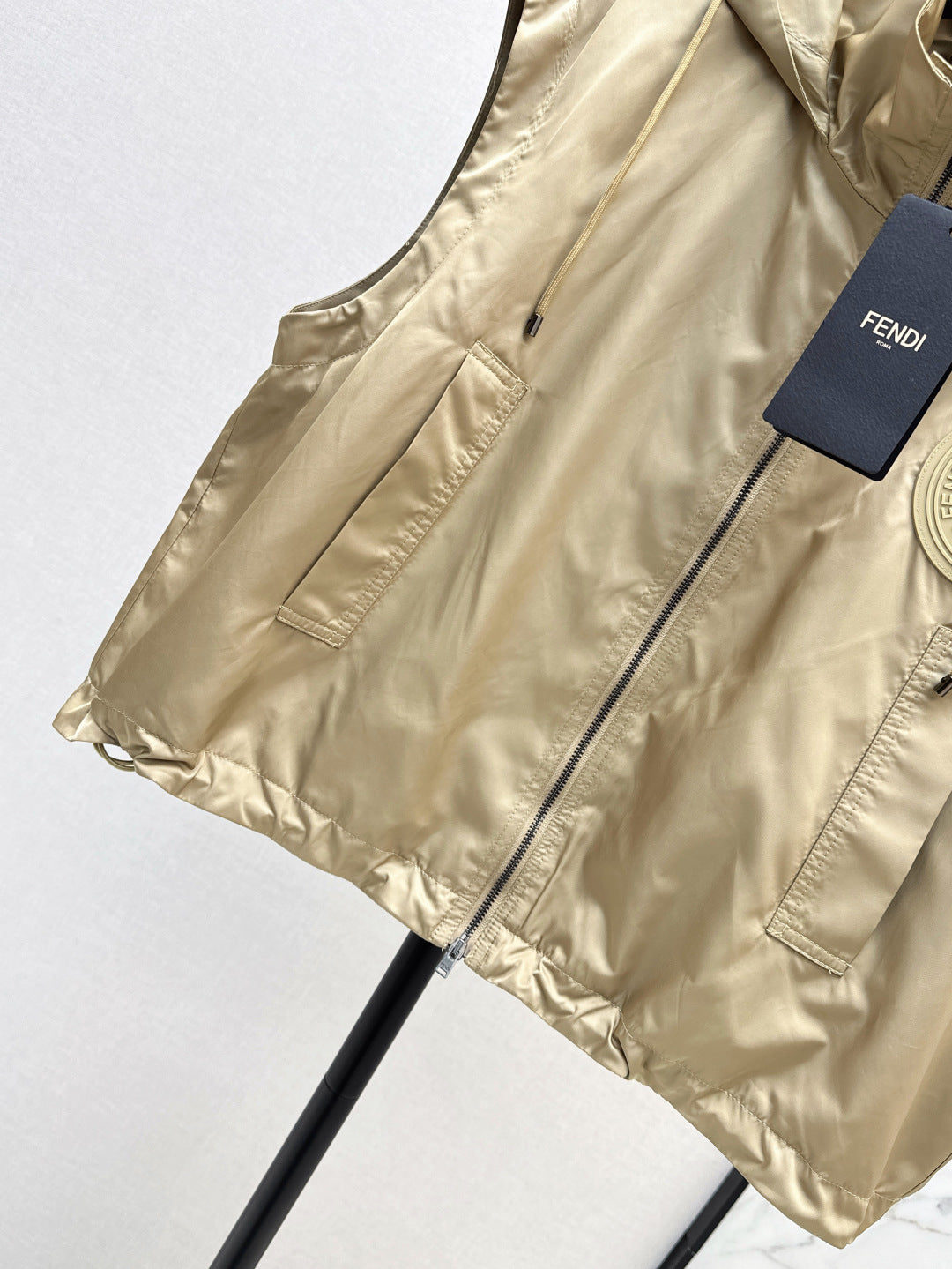 Fend 25ss sleeveless jacket