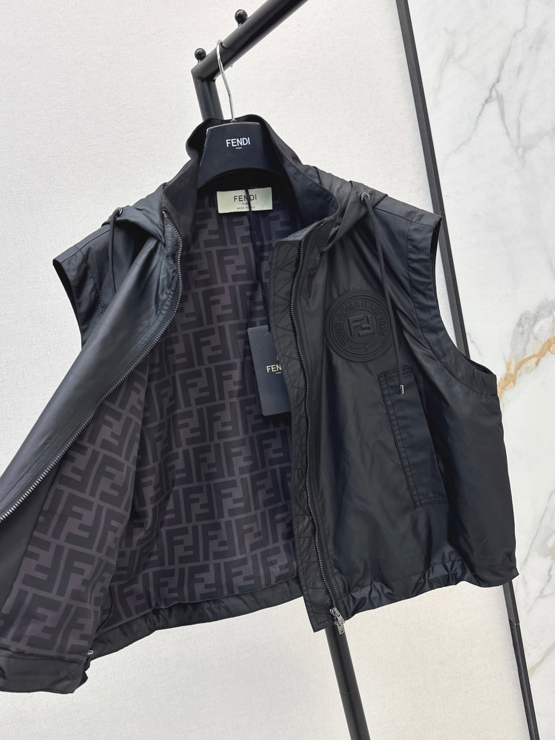 Fend 25ss sleeveless jacket