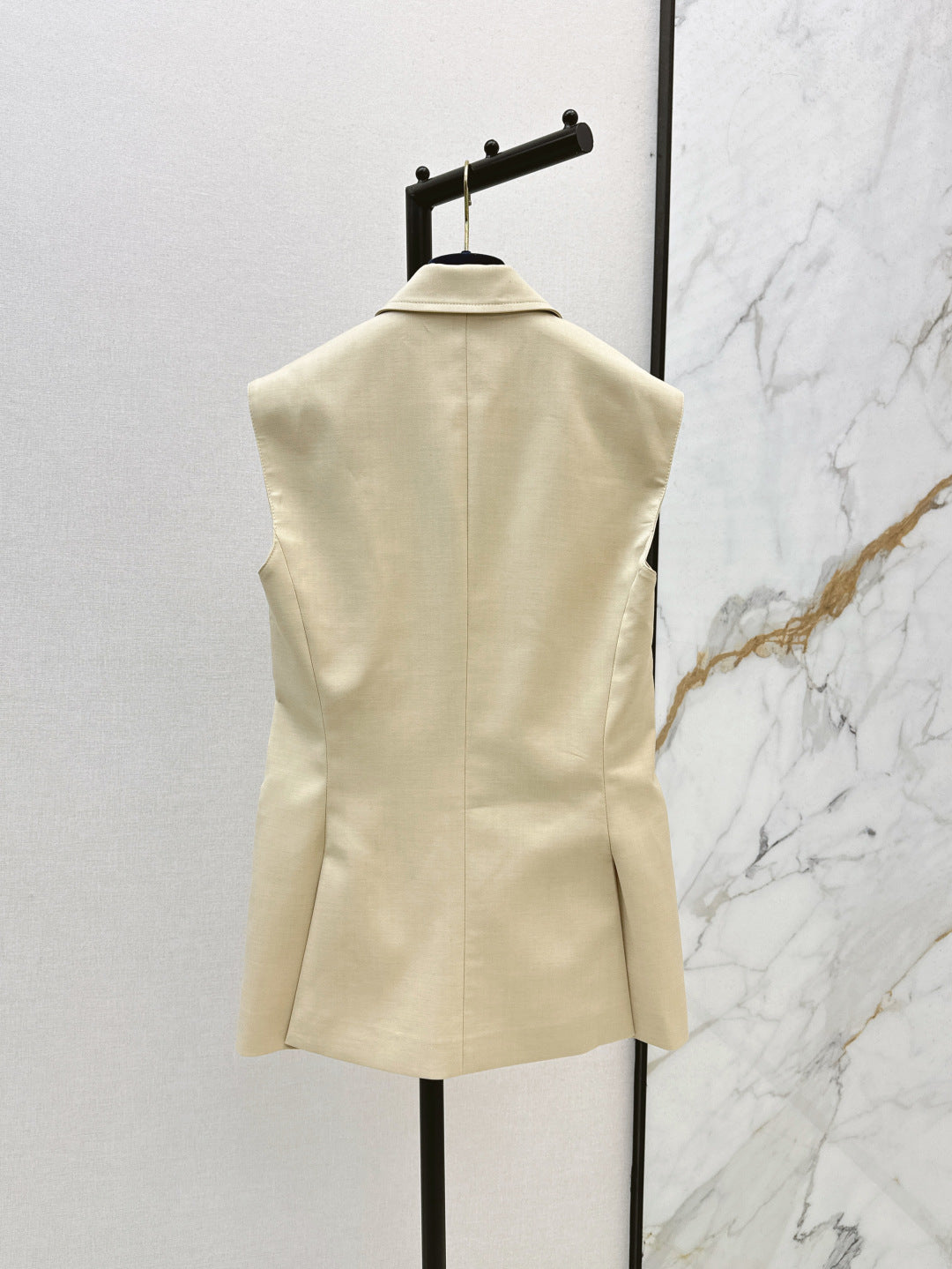 Louis 25fw sleeveless jacket