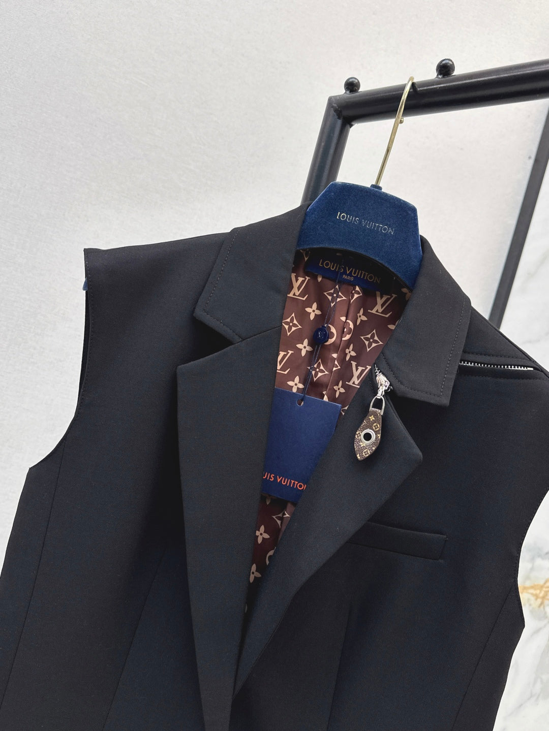 Louis 25fw sleeveless jacket