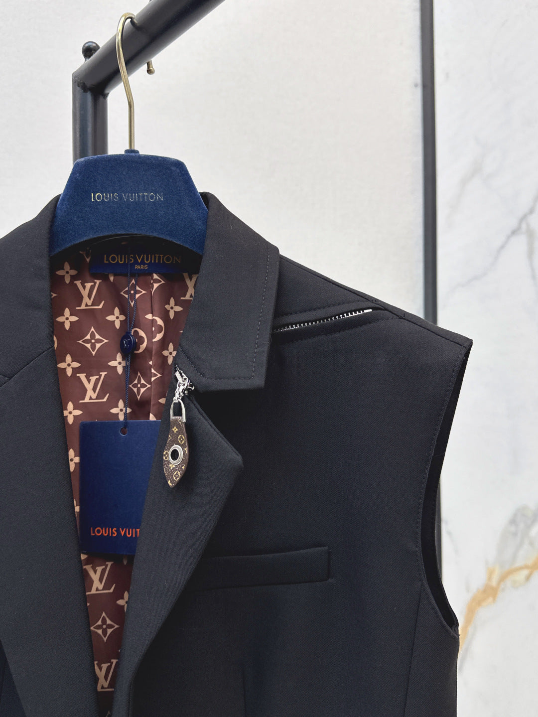 Louis 25fw sleeveless jacket