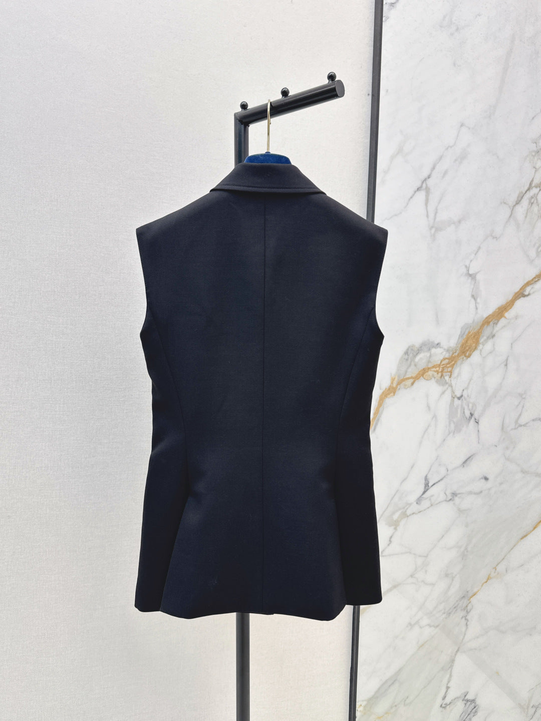 Louis 25fw sleeveless jacket