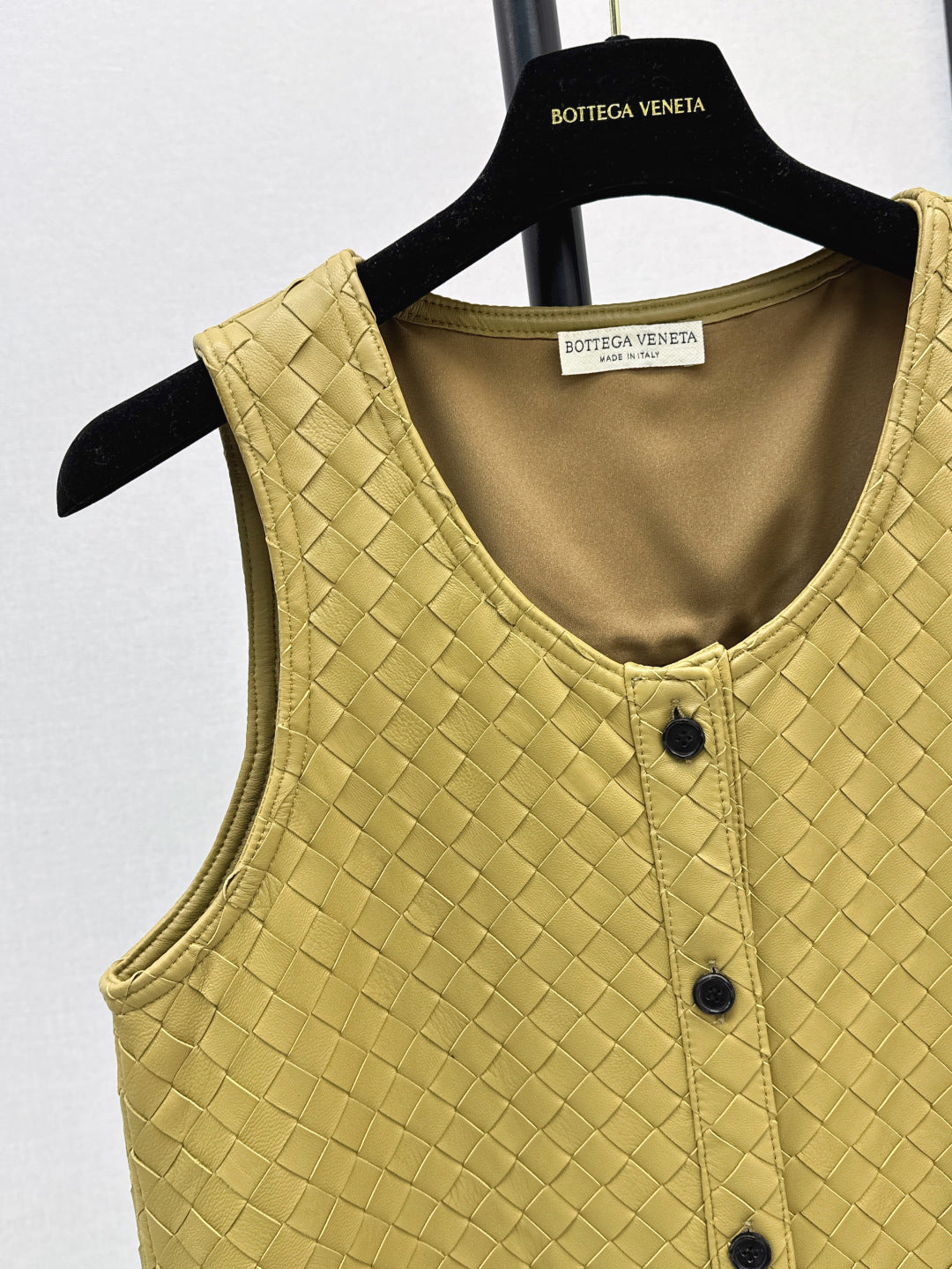 Bottega 25ss sleeveless leather jacket