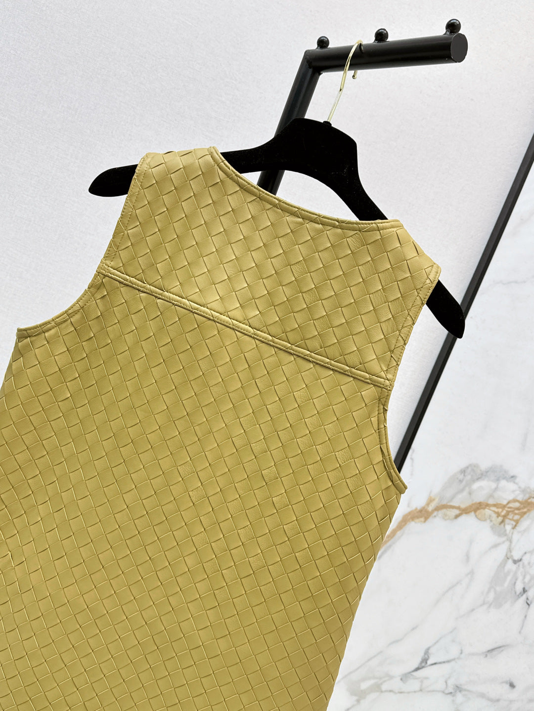 Bottega 25ss sleeveless leather jacket