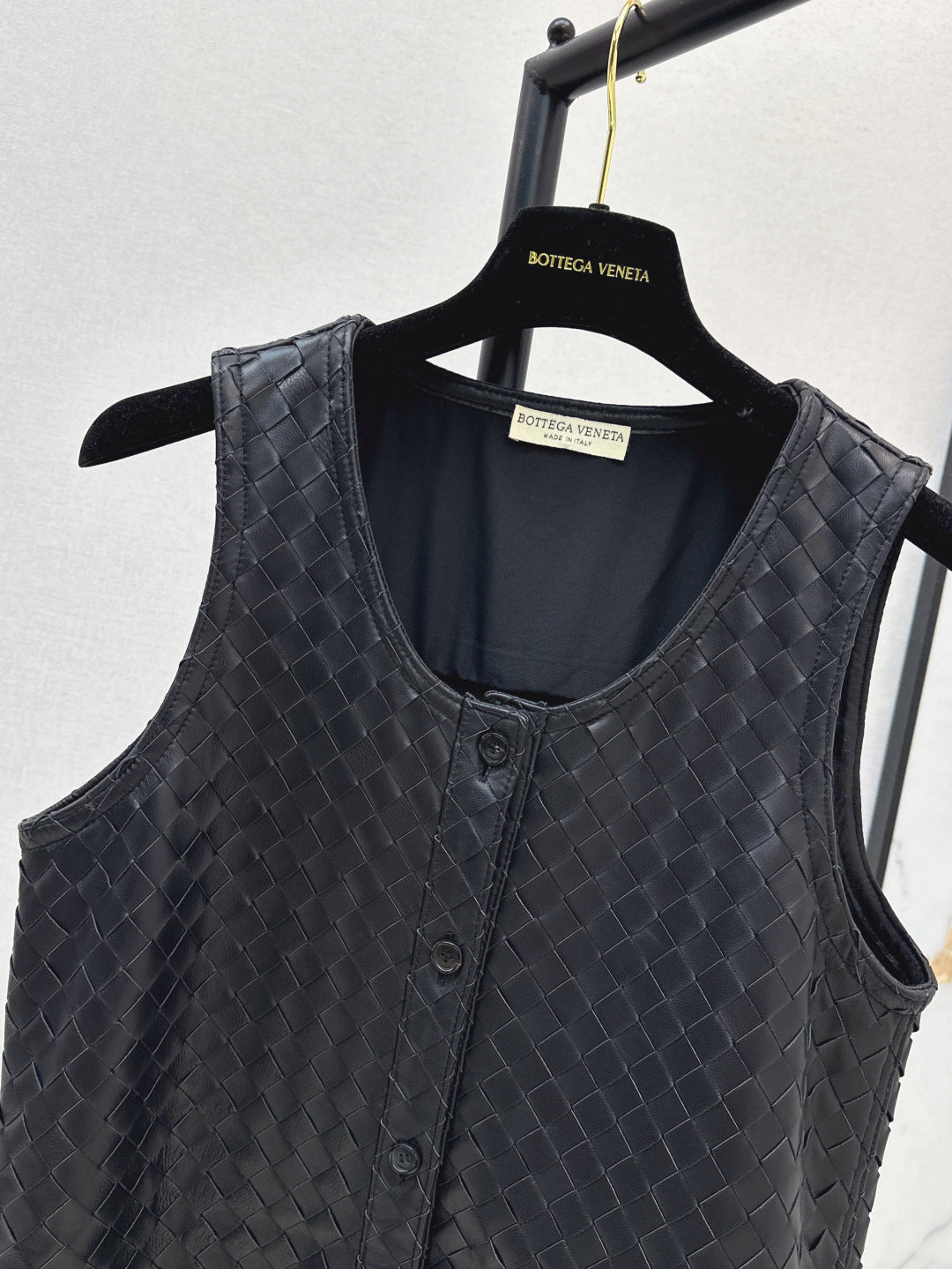 Bottega 25ss sleeveless leather jacket