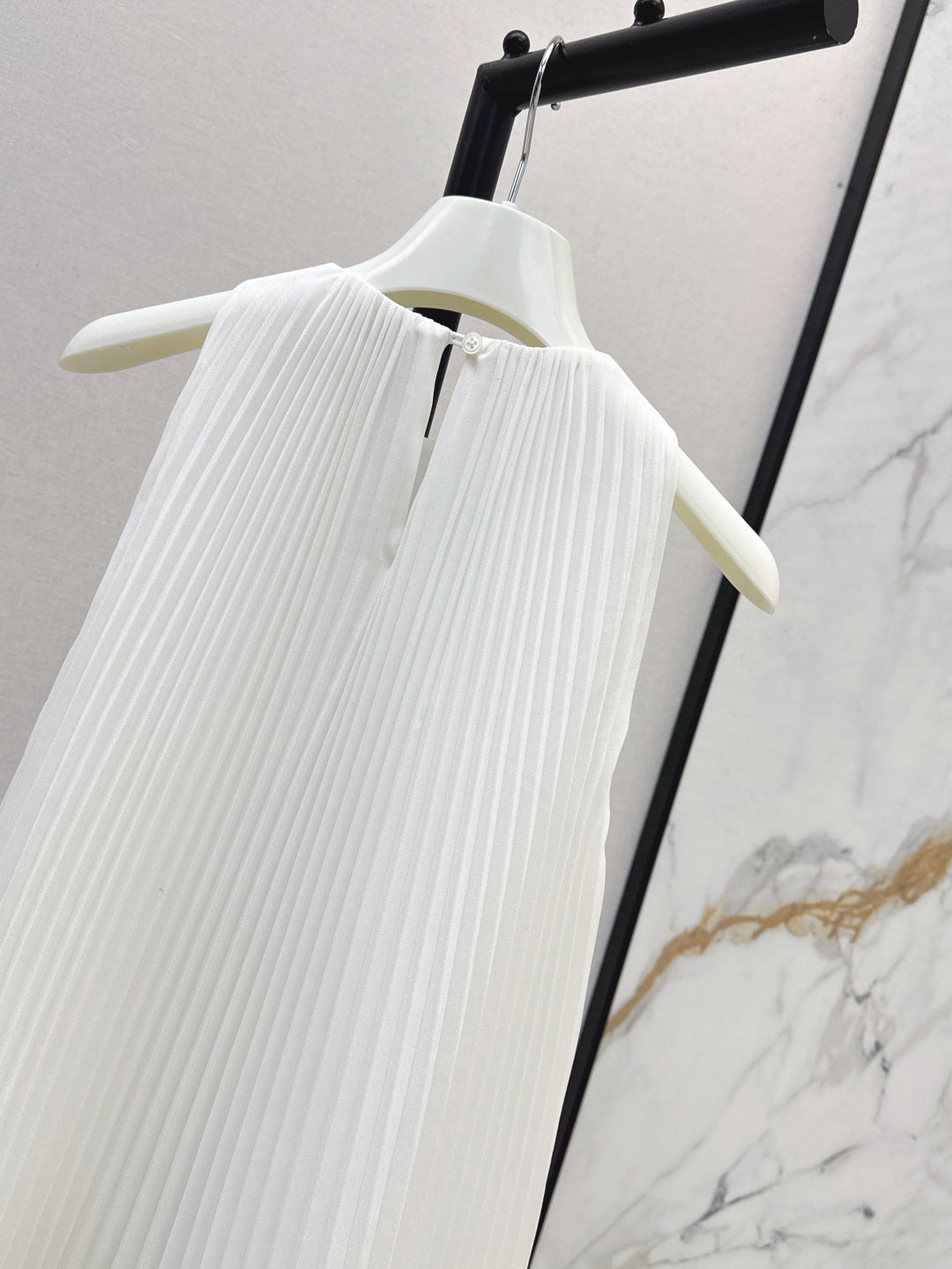 Loe 25fw sleeveless dress