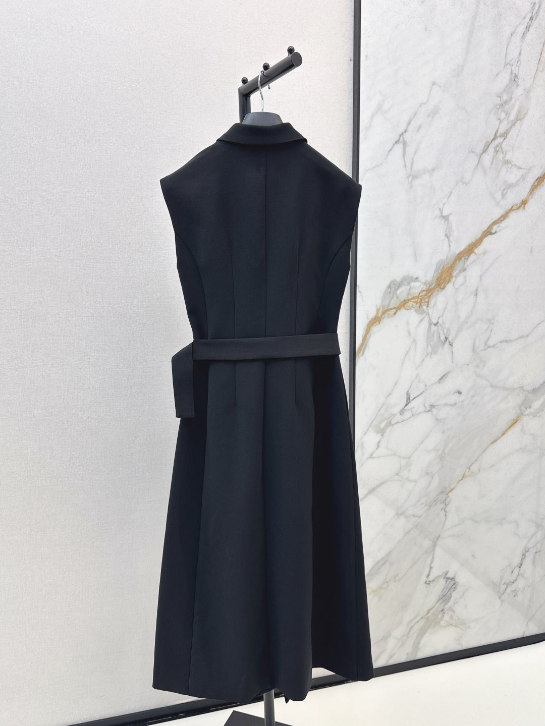 CD 25fw sleeveless dress
