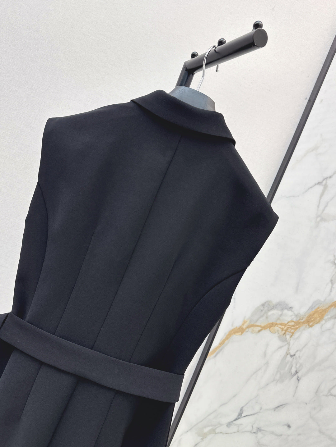 CD 25fw sleeveless dress