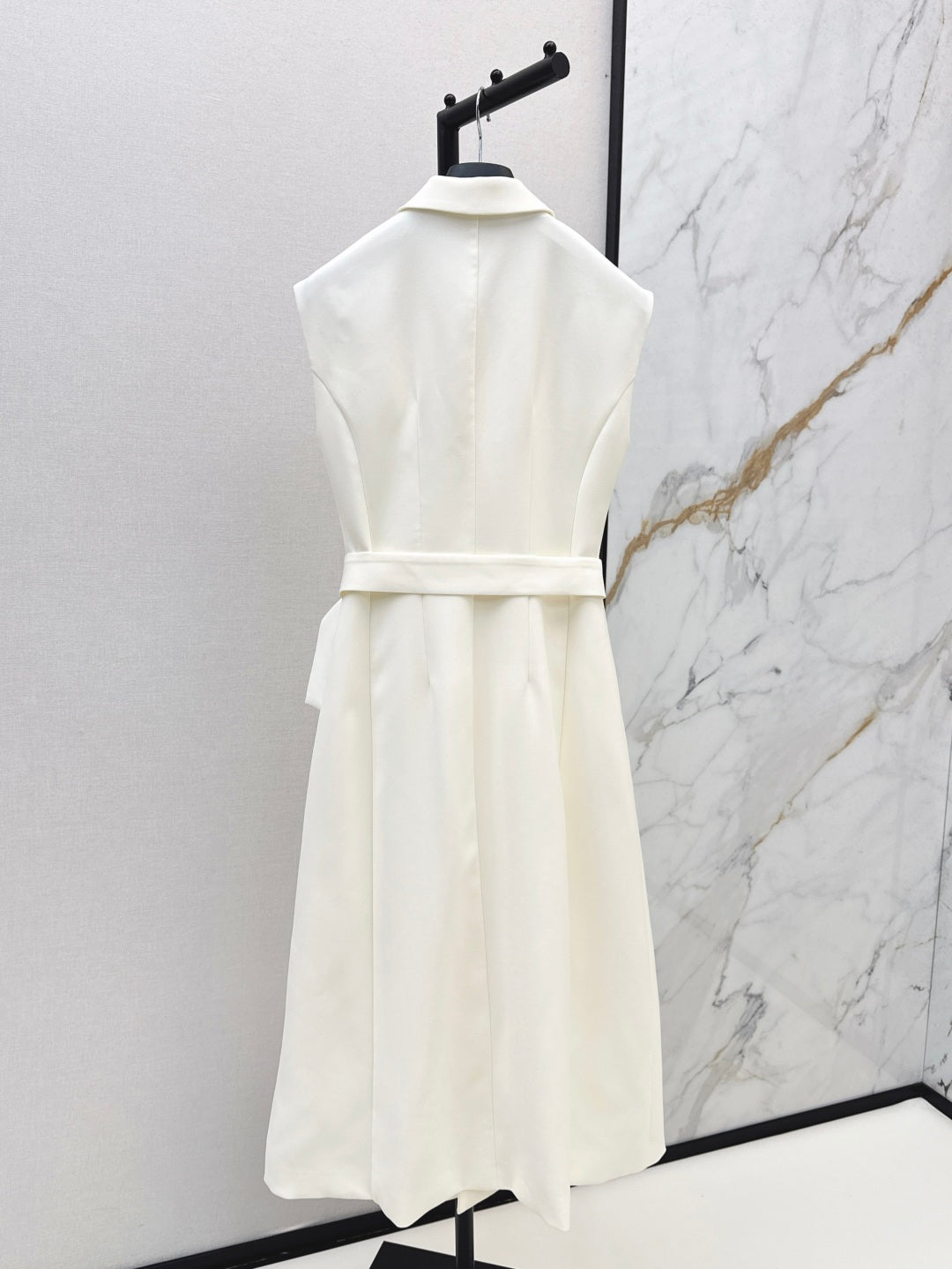 CD 25fw sleeveless dress