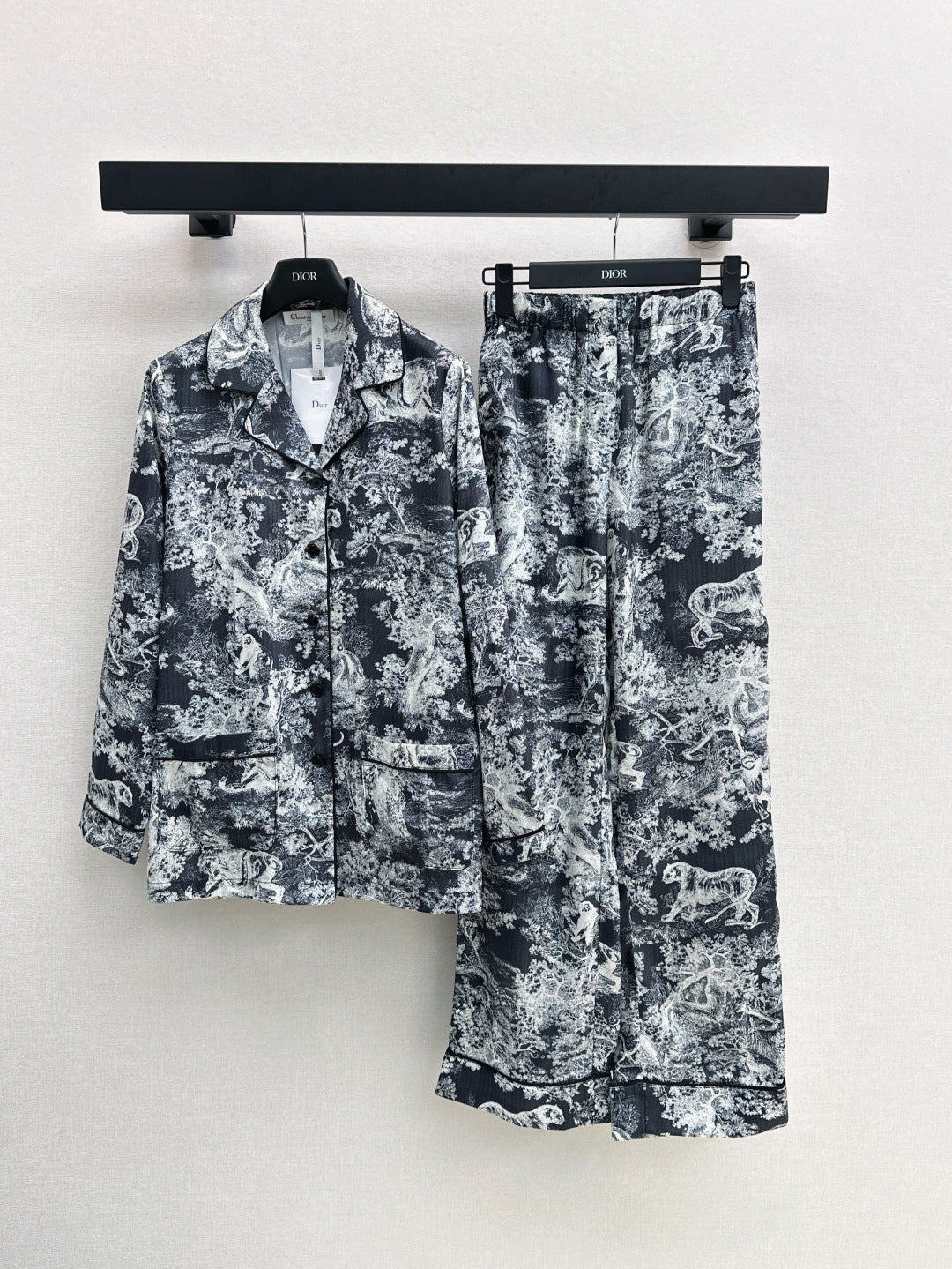 CD 25ss printed suit