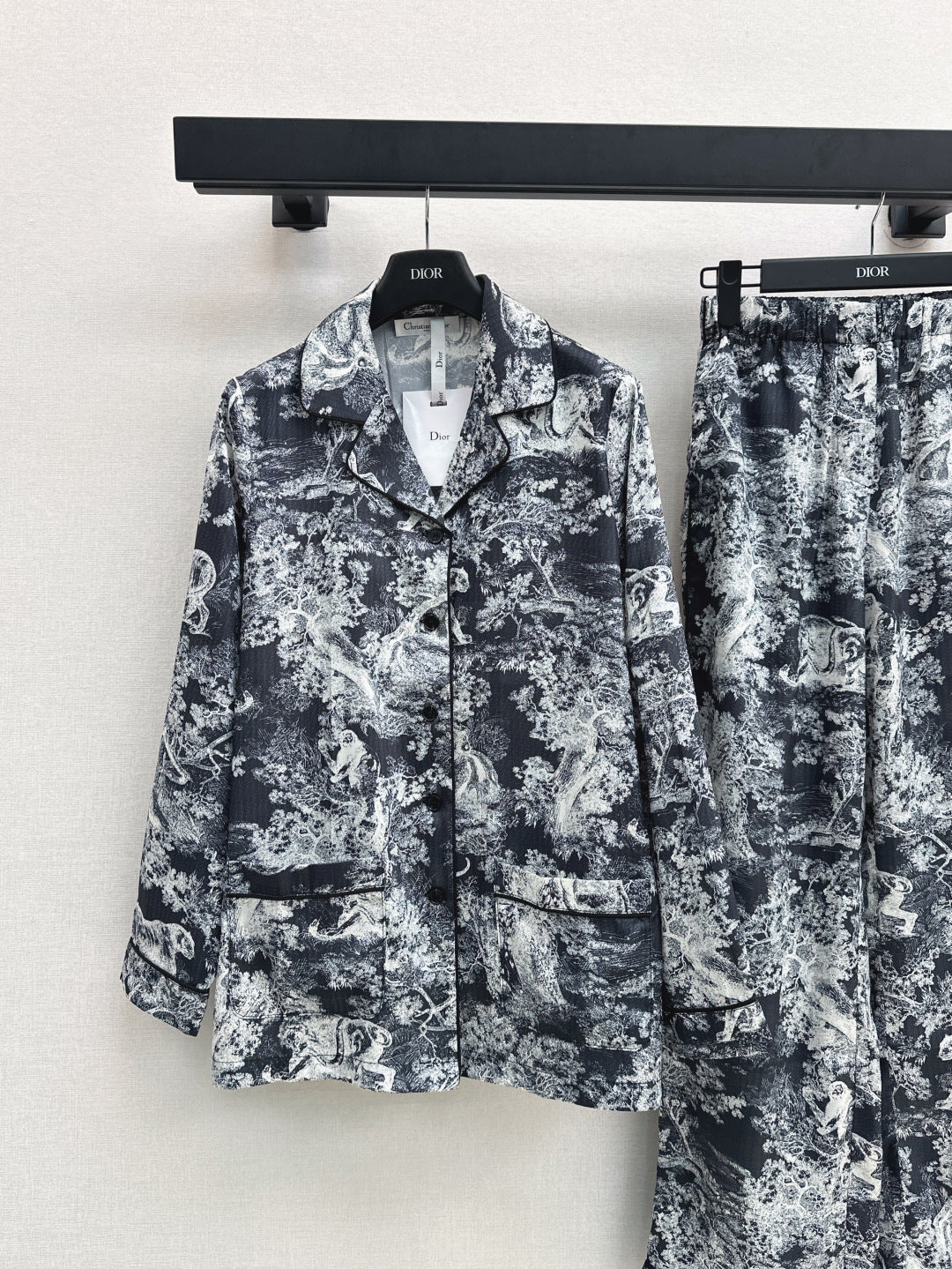 CD 25ss printed suit