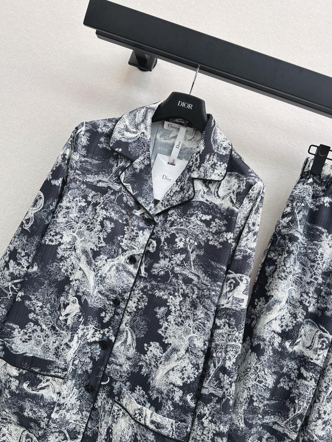 CD 25ss printed suit
