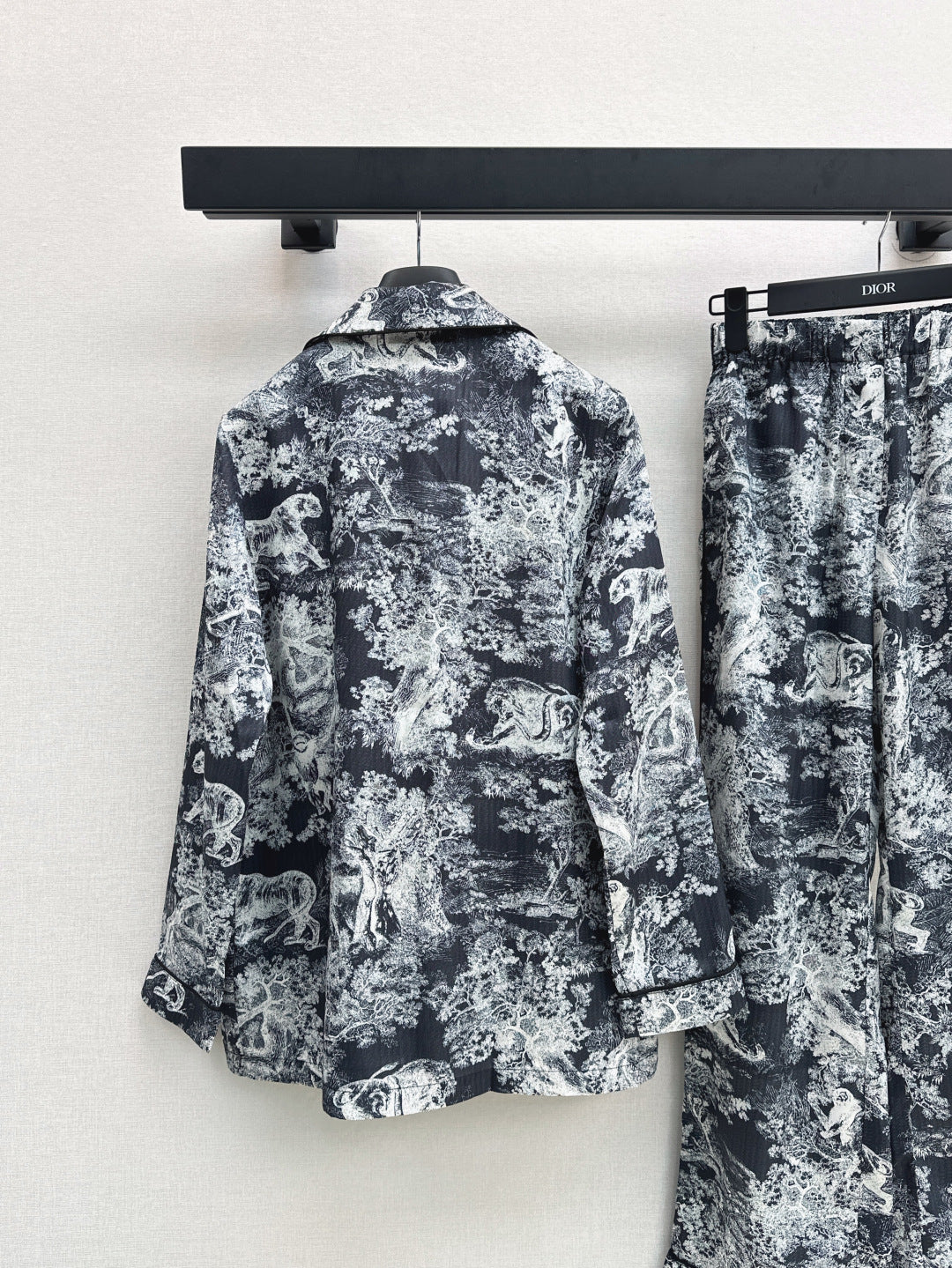 CD 25ss printed suit