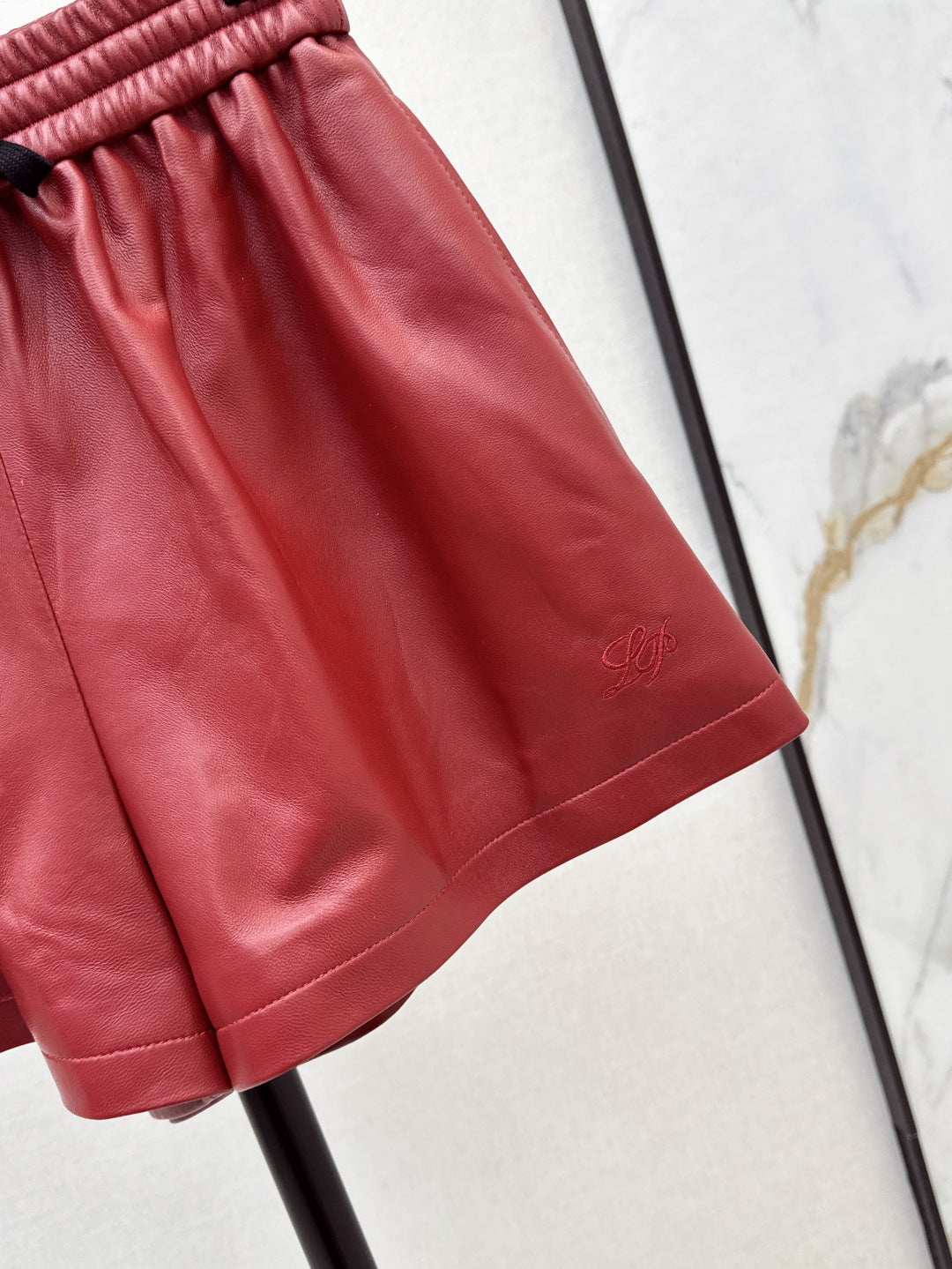 Loro 25fw leather short