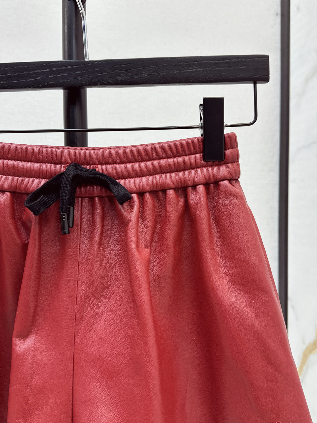 Loro 25fw leather short