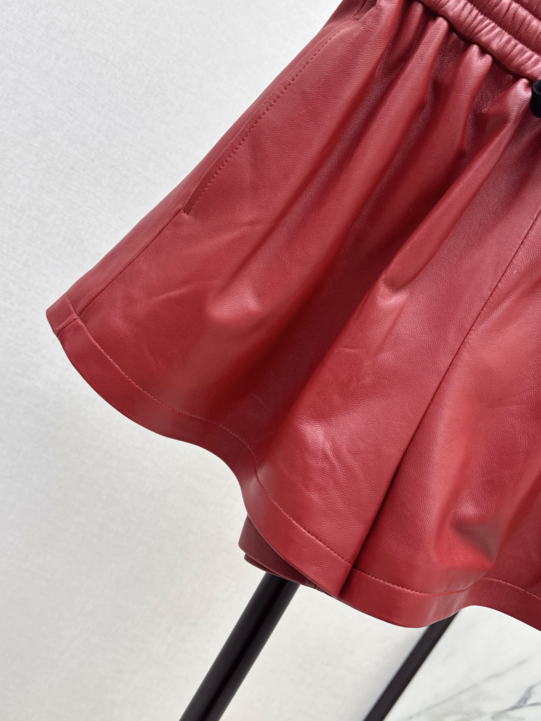 Loro 25fw leather short