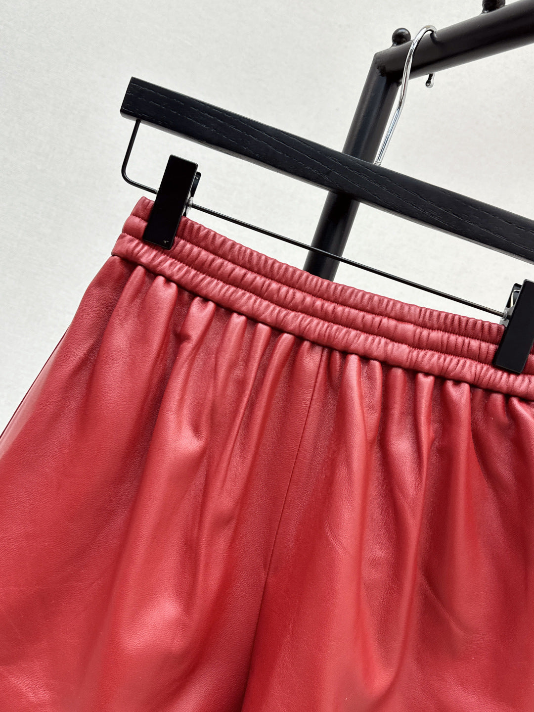 Loro 25fw leather short